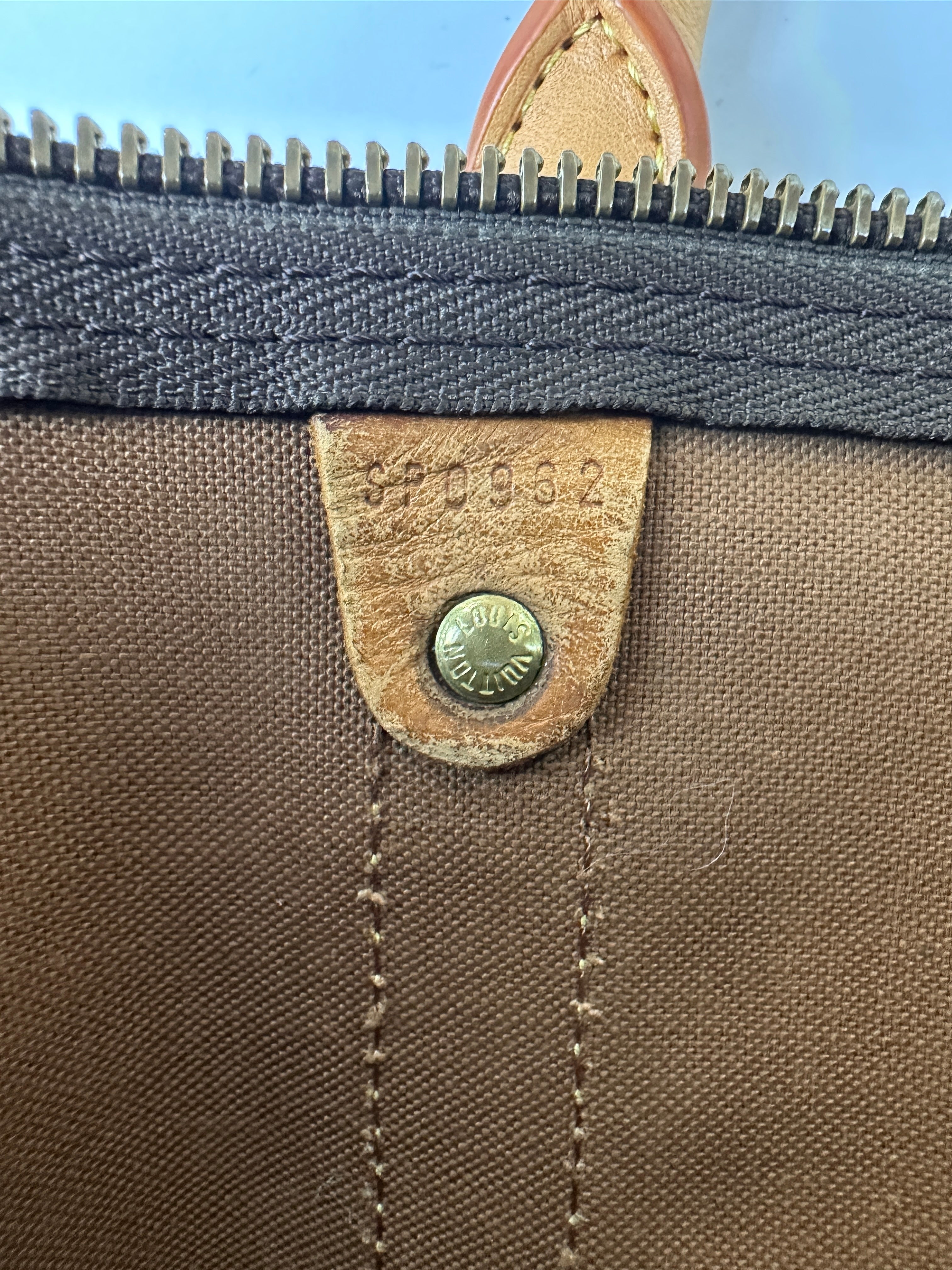 Louis Vuitton Keepall Monogram Canvas Handle Bag LV2563