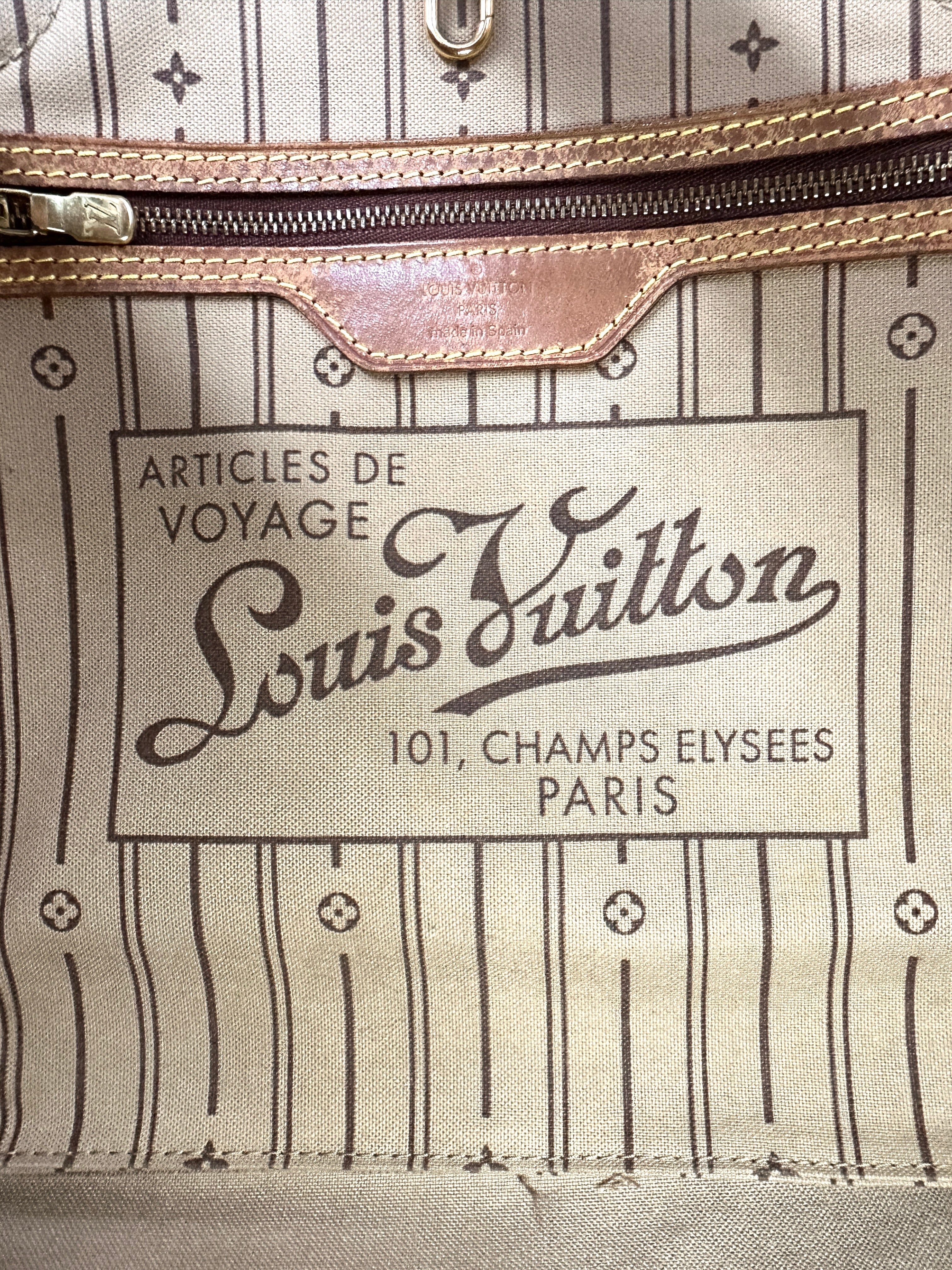 Louis Vuitton Neverfull Monogram Canvas Shoulder Bag LV2573
