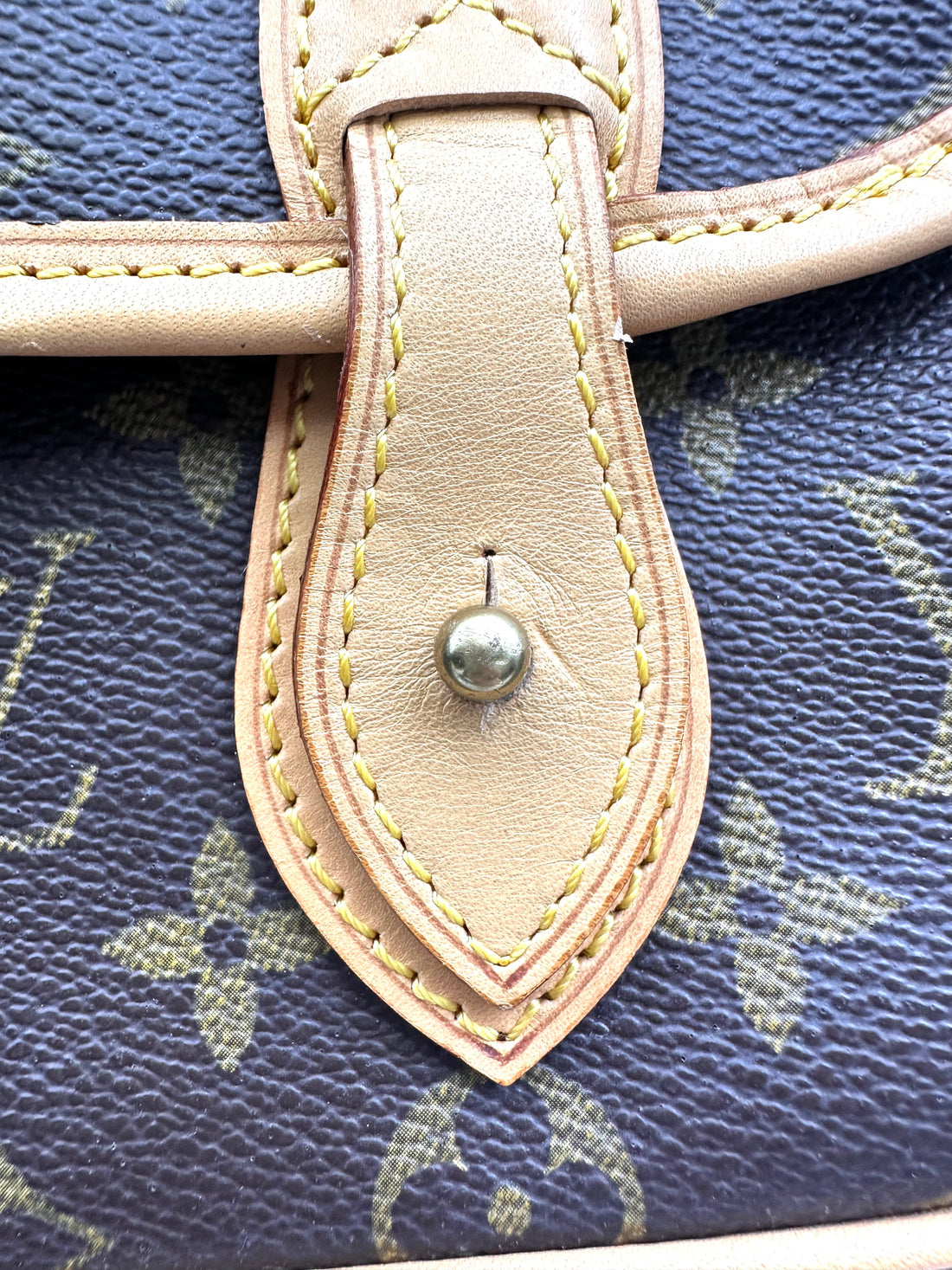 Louis Vuitton Sac Gibeciere Monogram Canvas Shoulder Bag LV2600