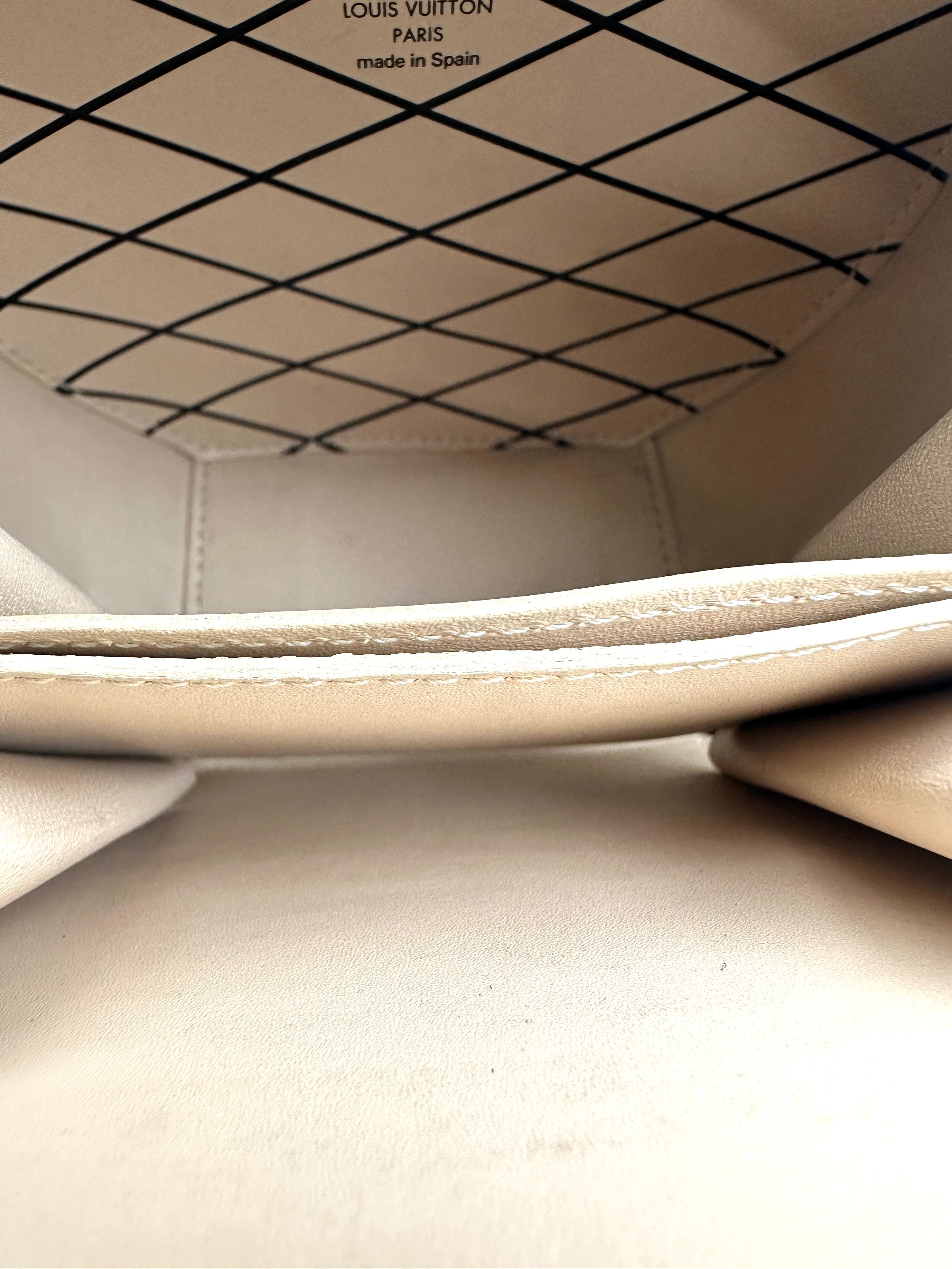 Louis Vuitton Monogram Canvas Boite Chapeau Bag LV2570