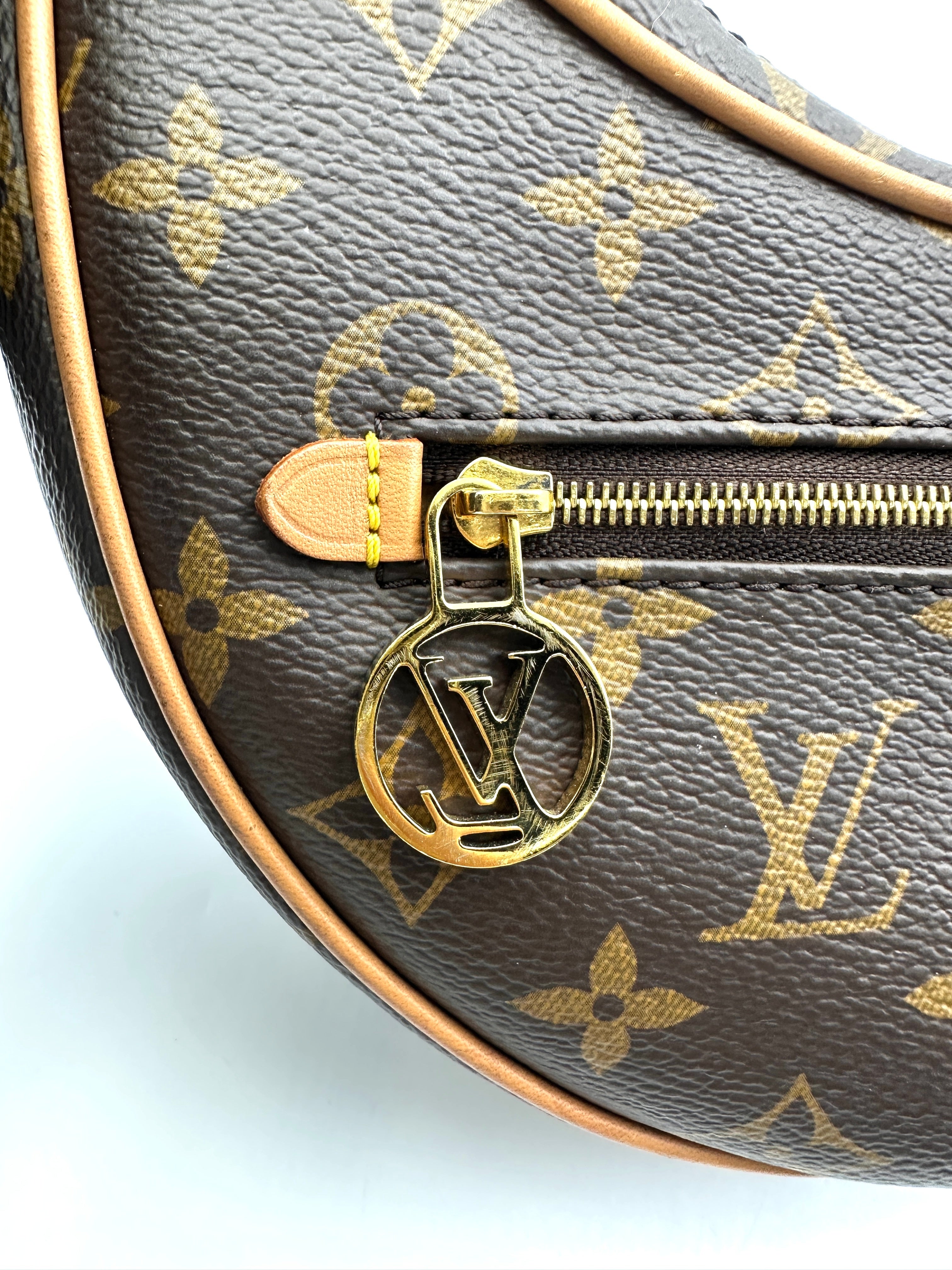 Louis Vuitton Loop Monogram Canvas Shoulder Bag LV2581