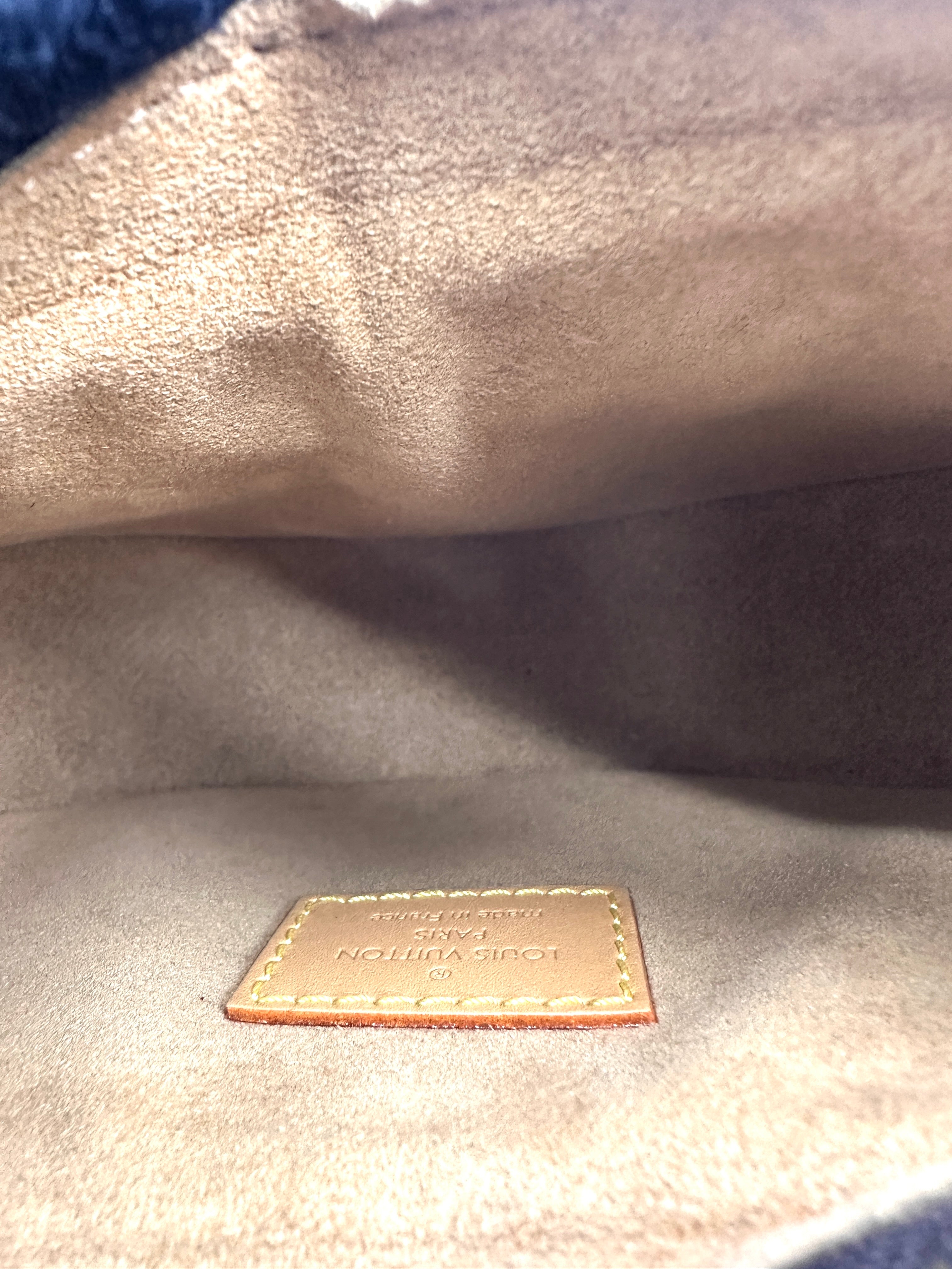Louis Vuitton Loop Monogram Canvas Shoulder Bag LV2581