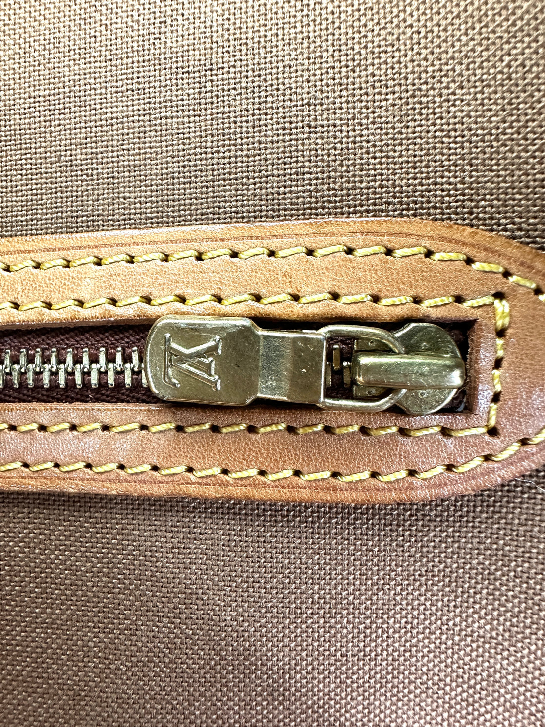 Louis Vuitton Sac Gibeciere Monogram Canvas Shoulder Bag LV2575