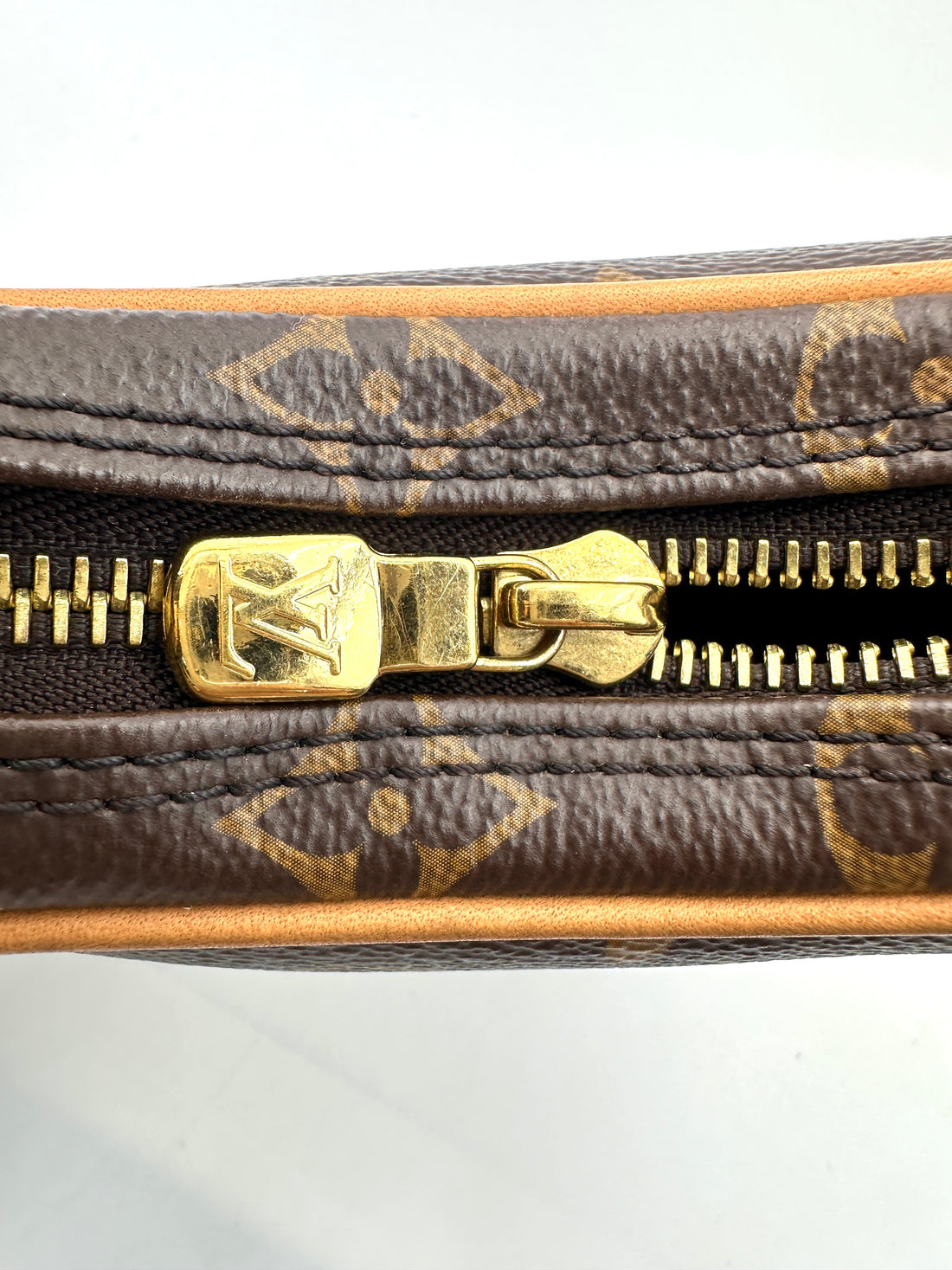 Louis Vuitton Loop Monogram Canvas Shoulder Bag LV2584