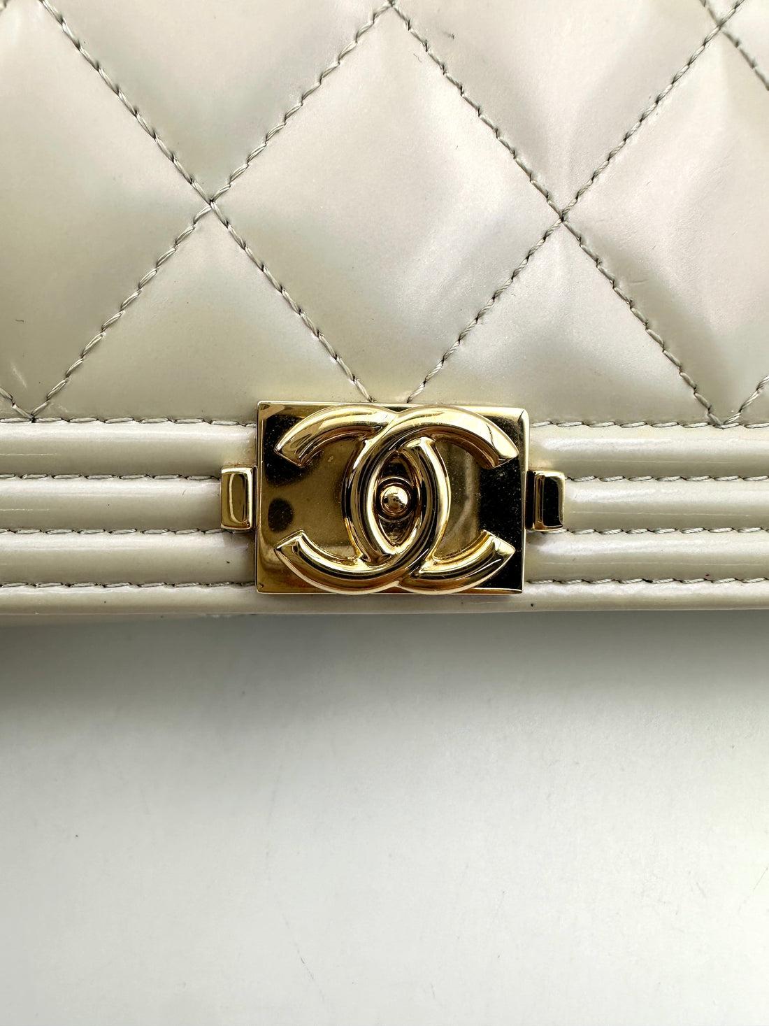 Chanel LeBoy White Quilted Leather Wallet On Chain With Gold Buckle(22***67) CC1877