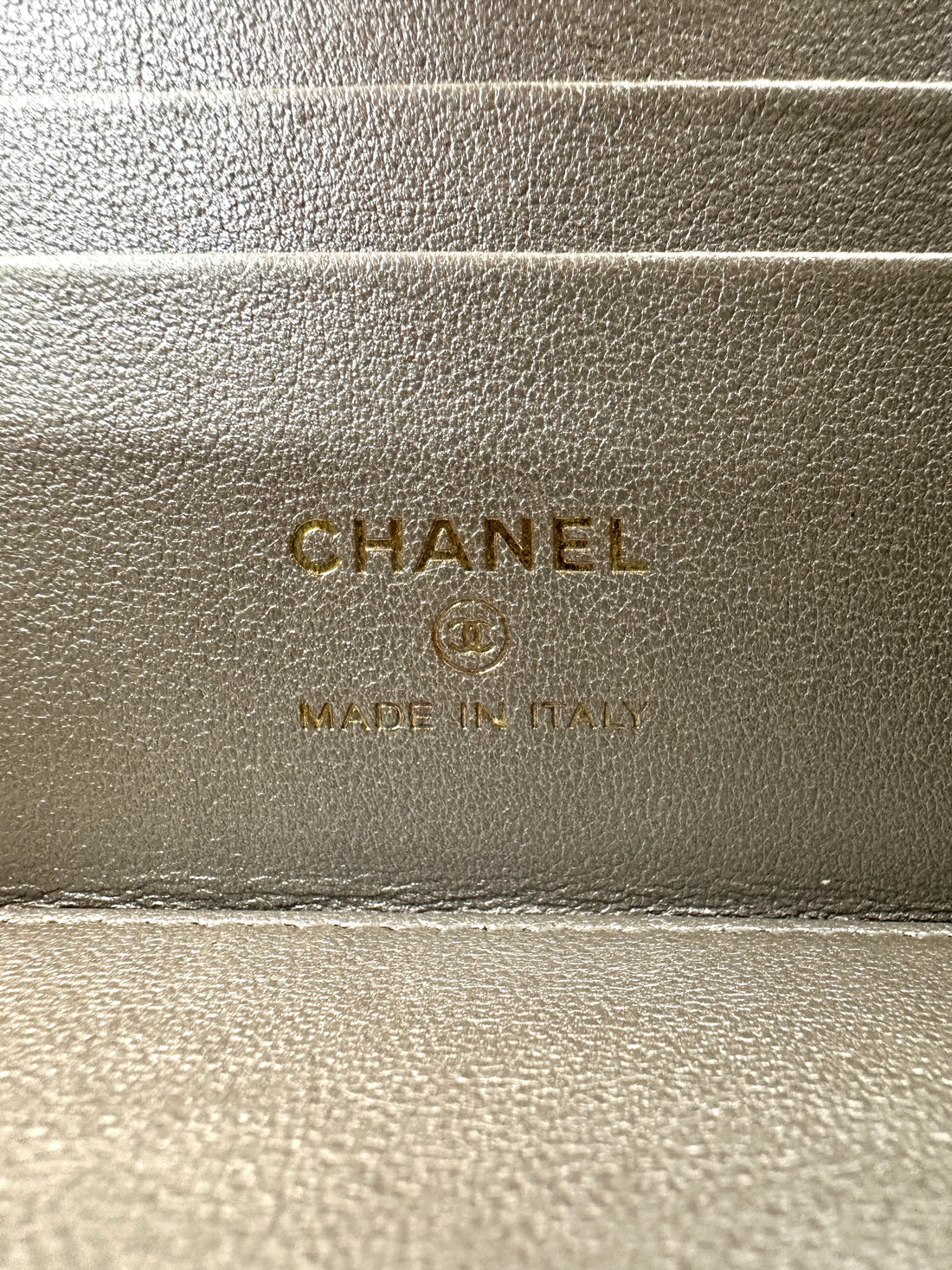 Chanel White Quilted Leather Top Handle Vanity Case With Gold Hardware(J8***61) CC1875