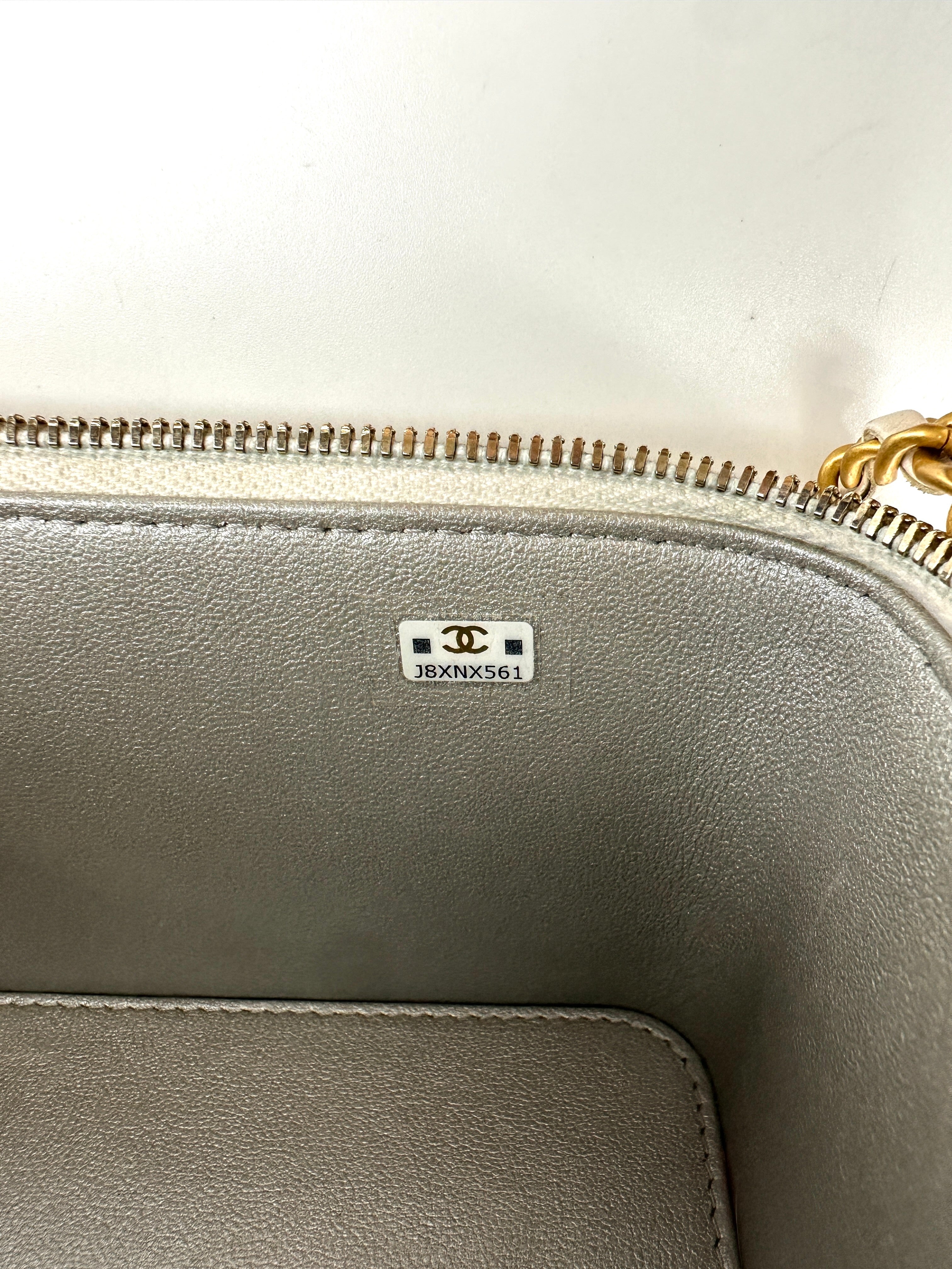 Chanel White Quilted Leather Top Handle Vanity Case With Gold Hardware(J8***61) CC1875
