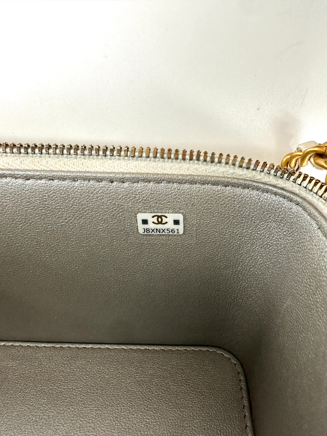 Chanel White Quilted Leather Top Handle Vanity Case With Gold Hardware(J8***61) CC1875