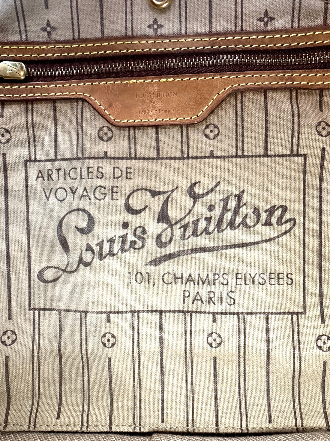 Louis Vuitton Neverfull Monogram Canvas Shoulder Bag LV2602