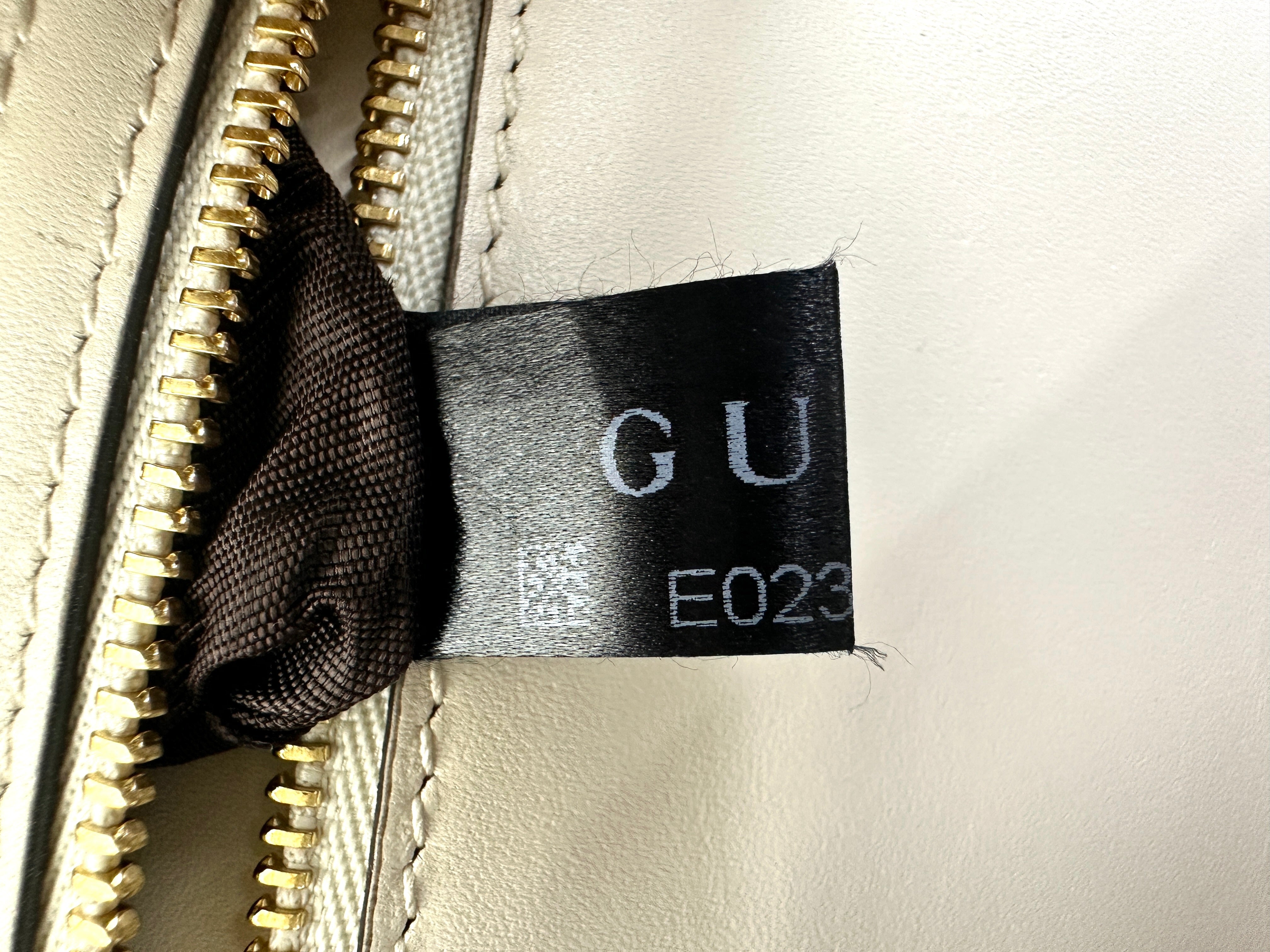 Gucci Sylvie White Leather Medium Size Shoulder Bag GG910