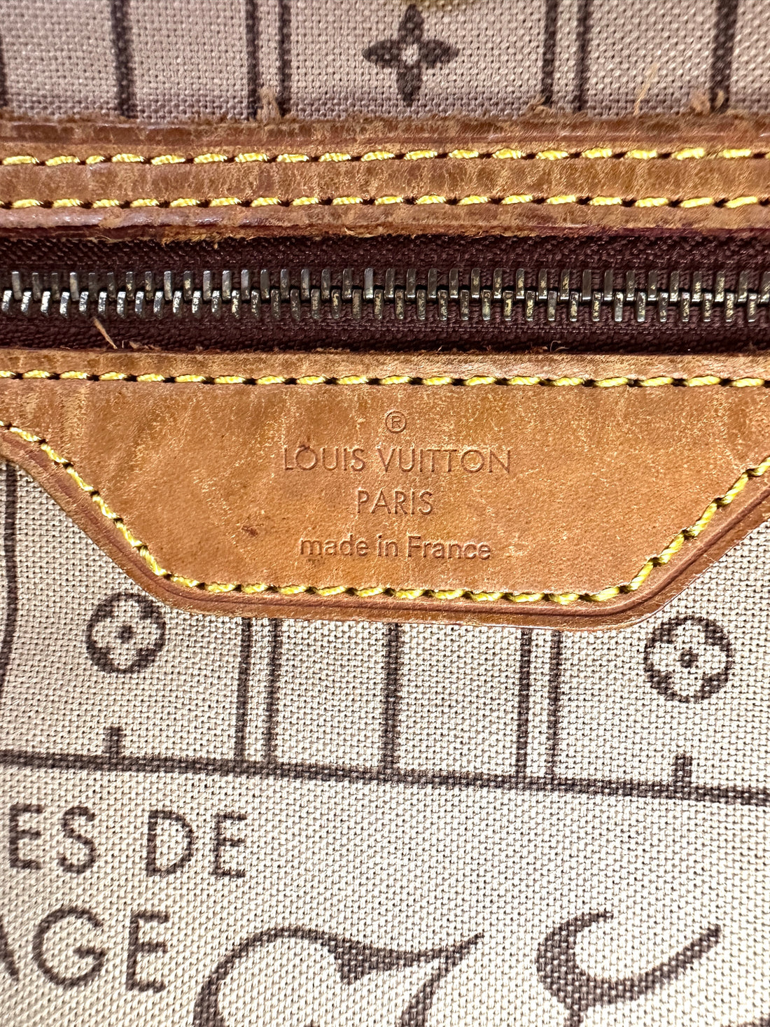 Louis Vuitton Neverfull Monogram Canvas Shoulder Bag LV2601