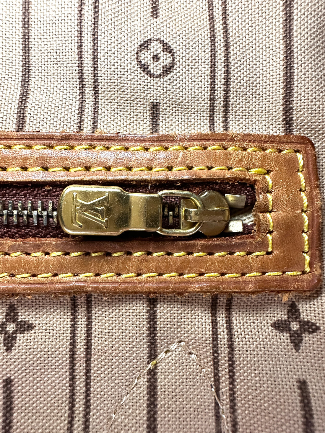 Louis Vuitton Neverfull Monogram Canvas Shoulder Bag LV2601