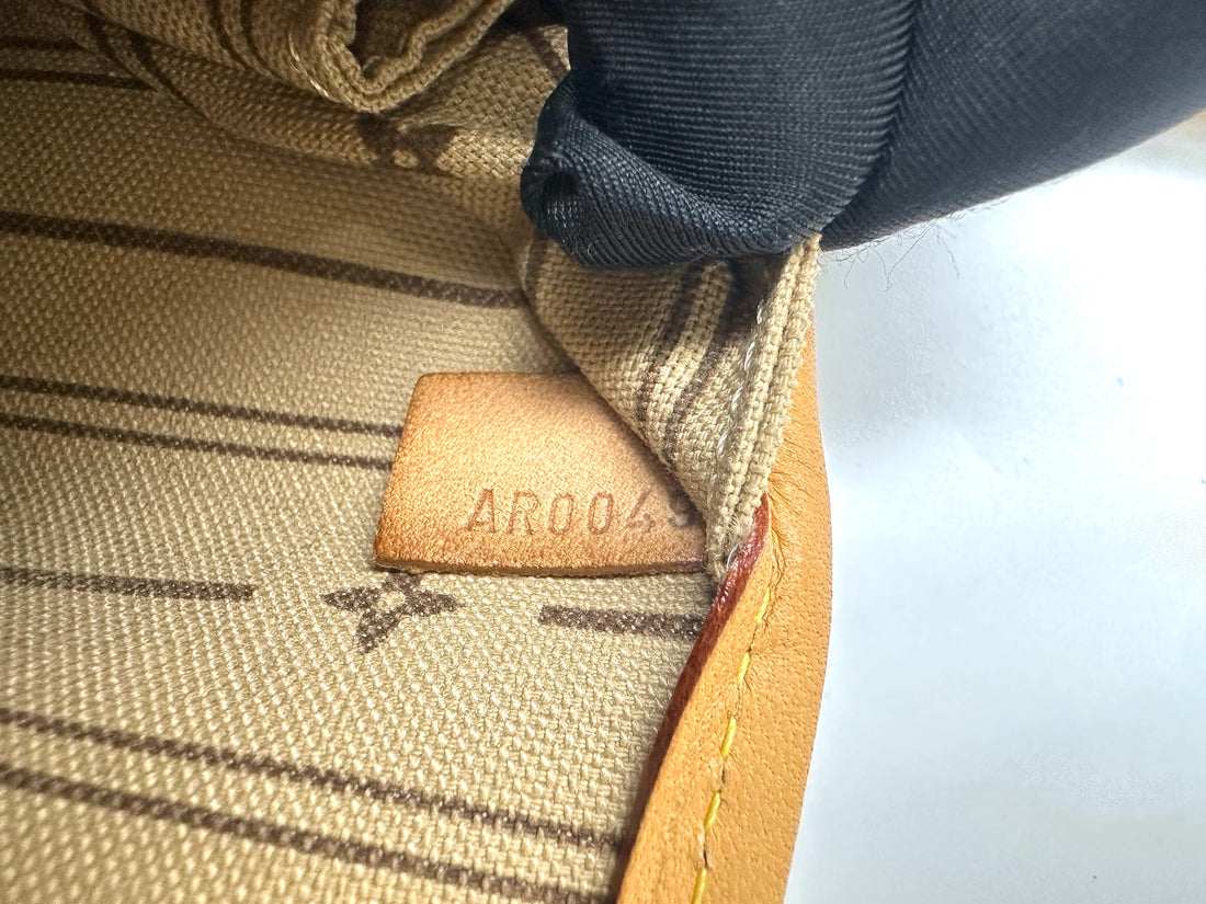 Louis Vuitton Neverfull Monogram Canvas Shoulder Bag LV2601