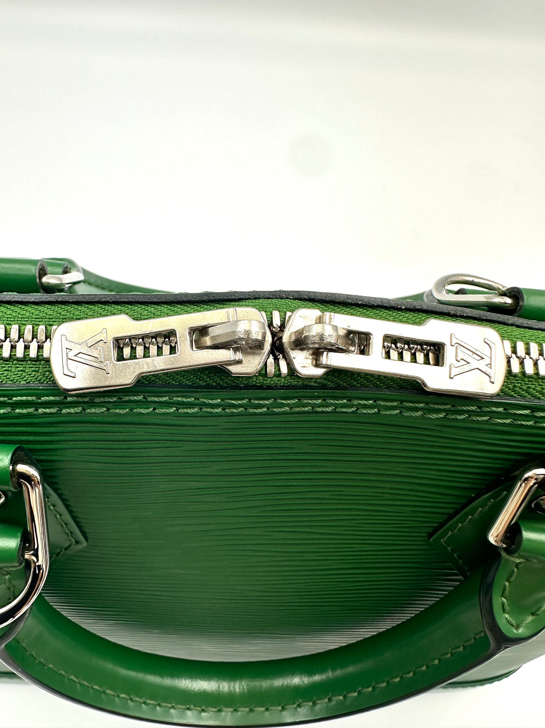 Louis Vuitton Alma Green Epi Leather Handle Bag LV2593