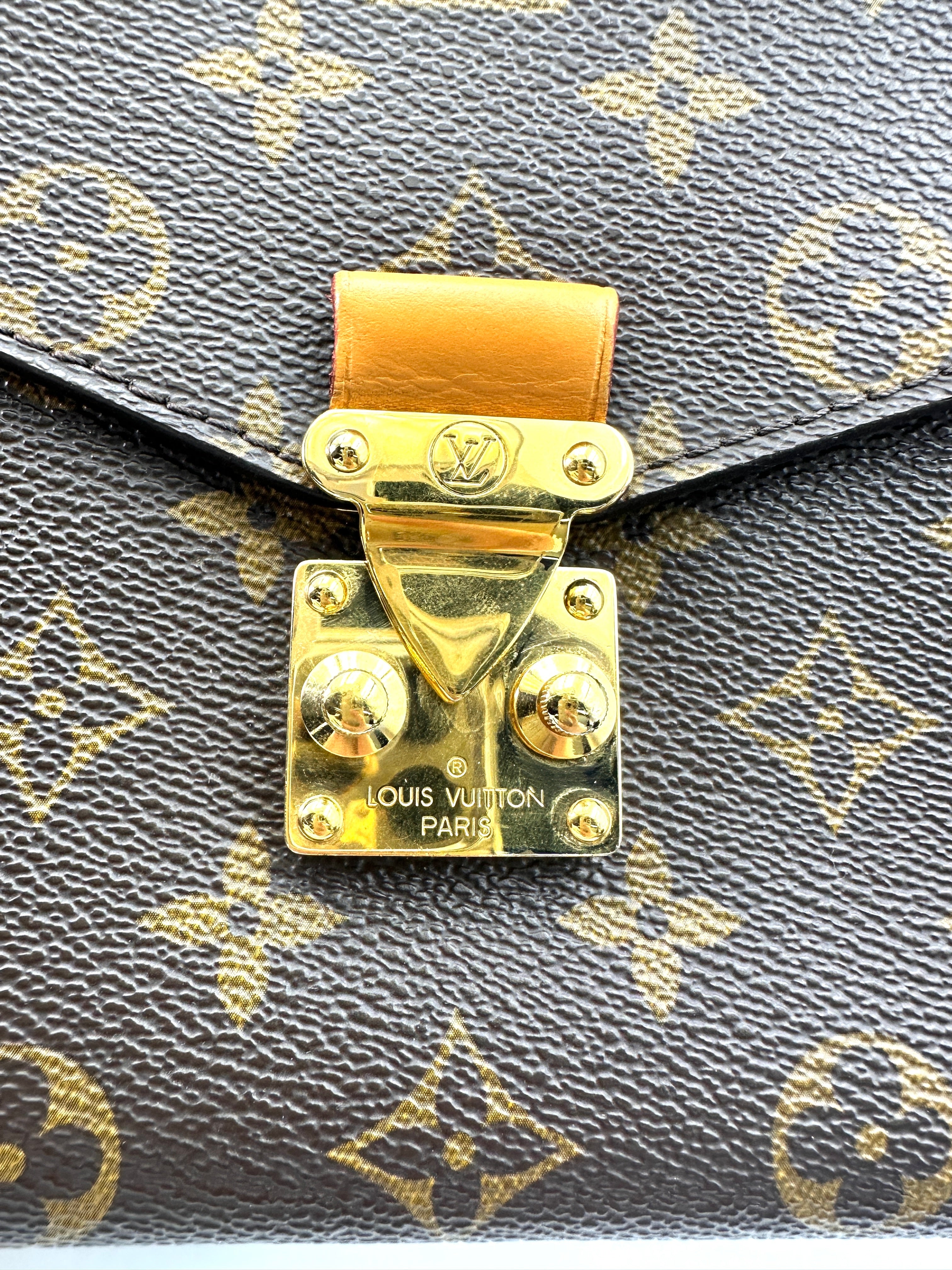 Louis Vuitton Monogram Canvas Pochette Metis LV2596