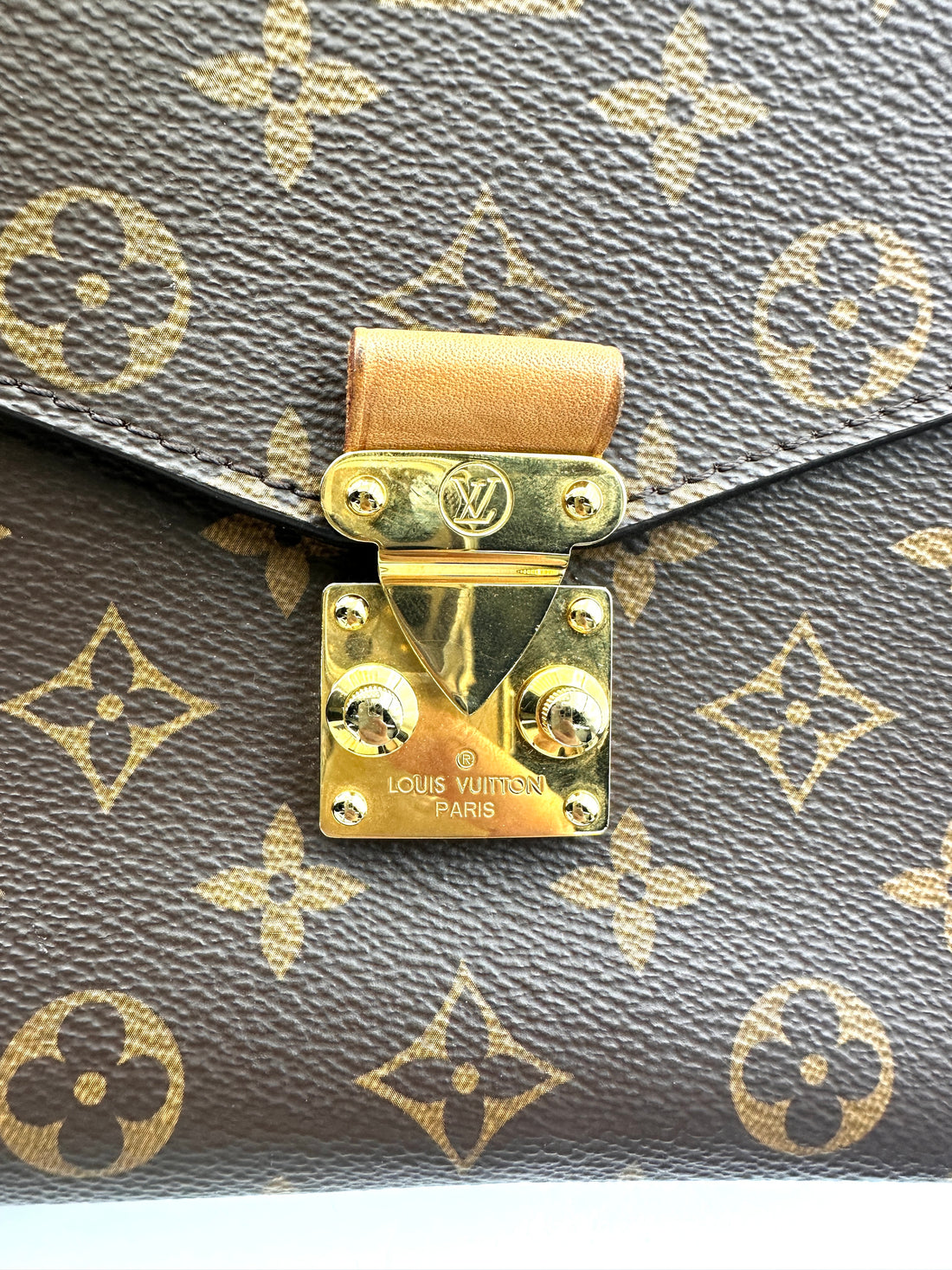 Louis Vuitton Monogram Canvas Pochette Metis LV2594