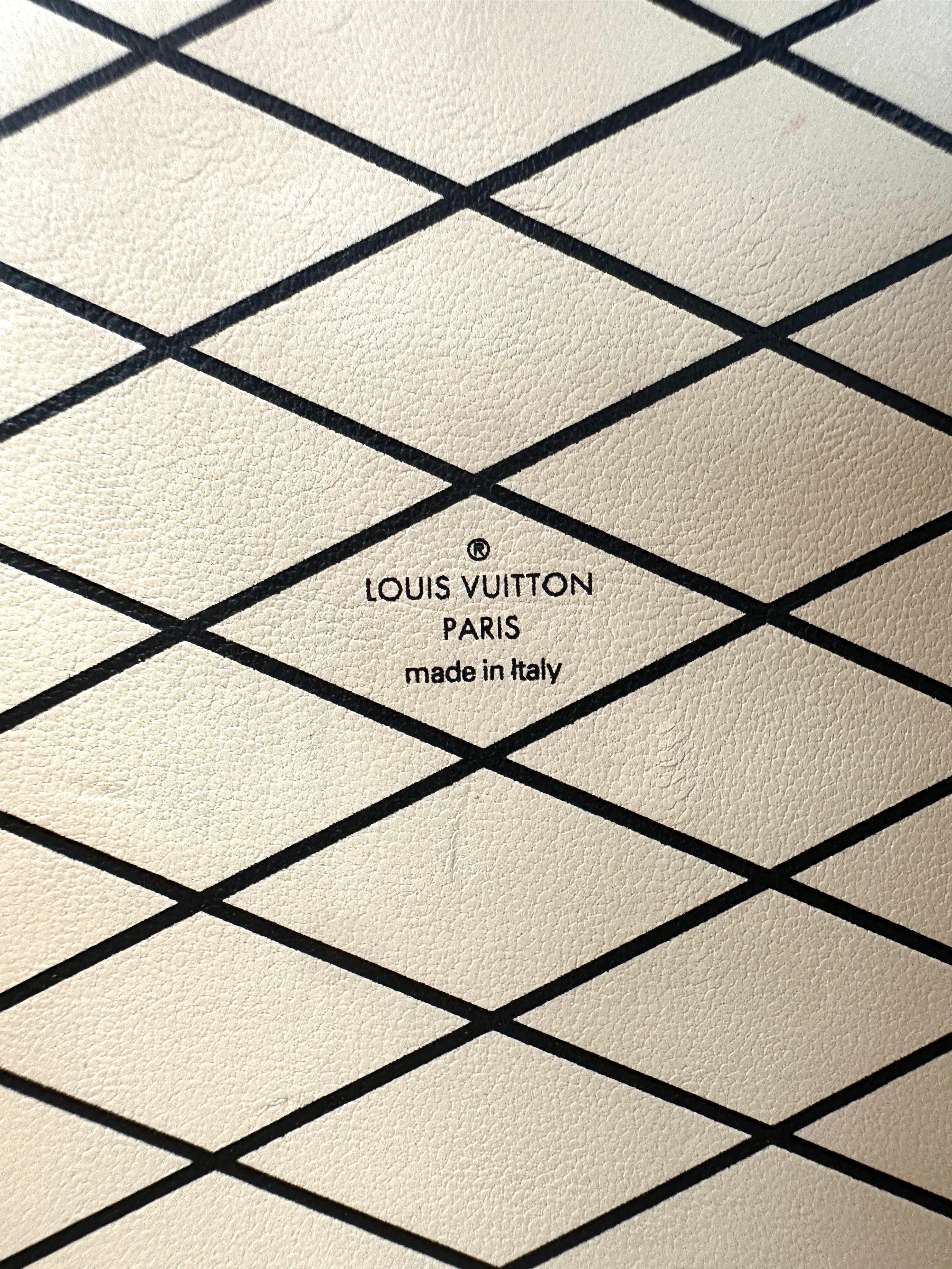Louis Vuitton Petite Malle Black Monogram Vernis Shoulder Bag LV2613
