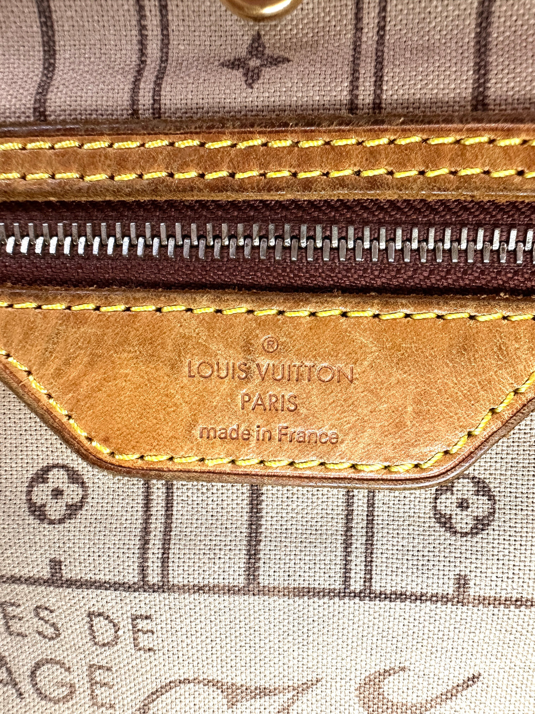 Louis Vuitton Neverfull Monogram Canvas Shoulder Bag LV2604