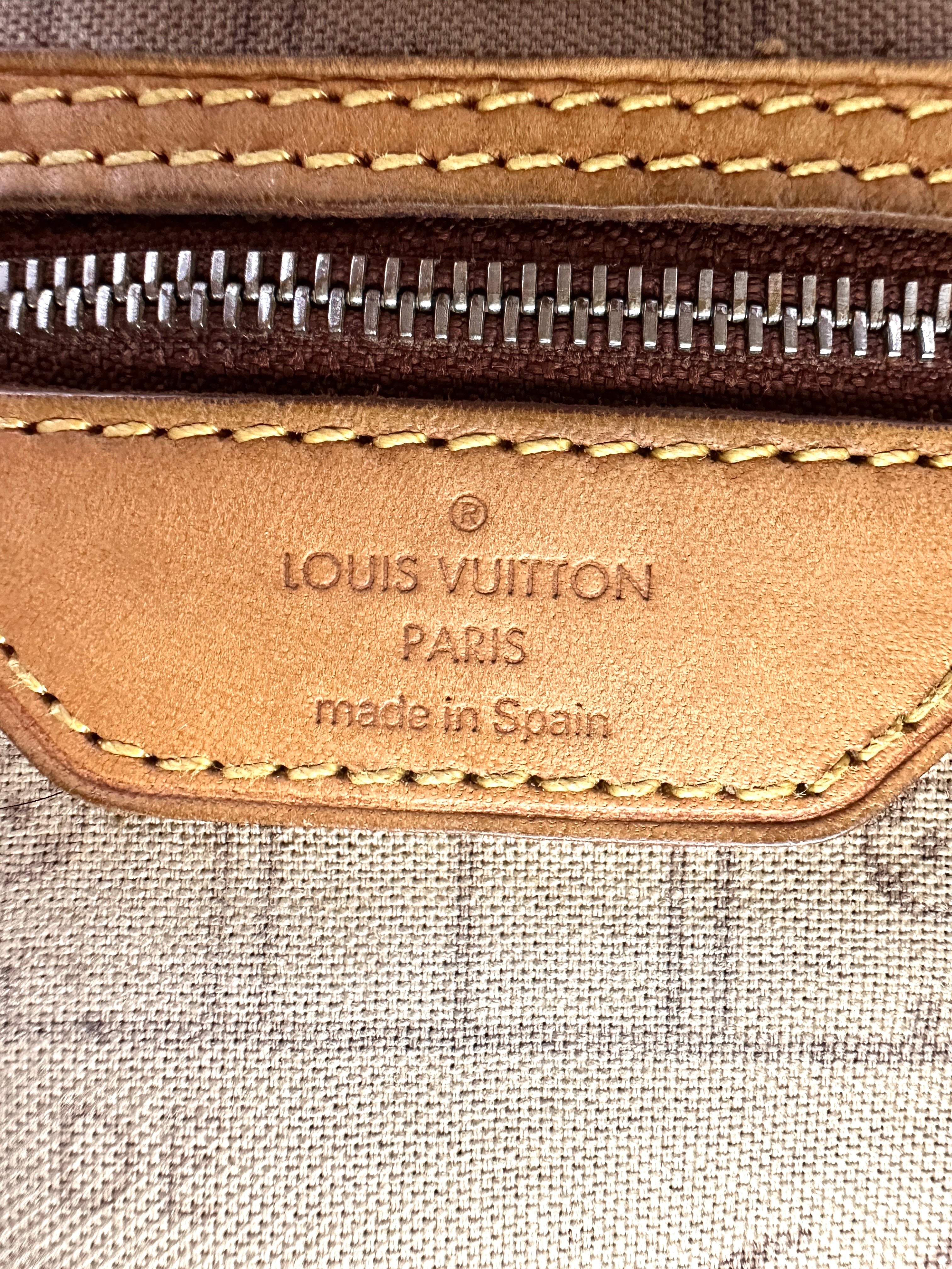 Louis Vuitton Neverfull Monogram Canvas Shoulder Bag LV2624