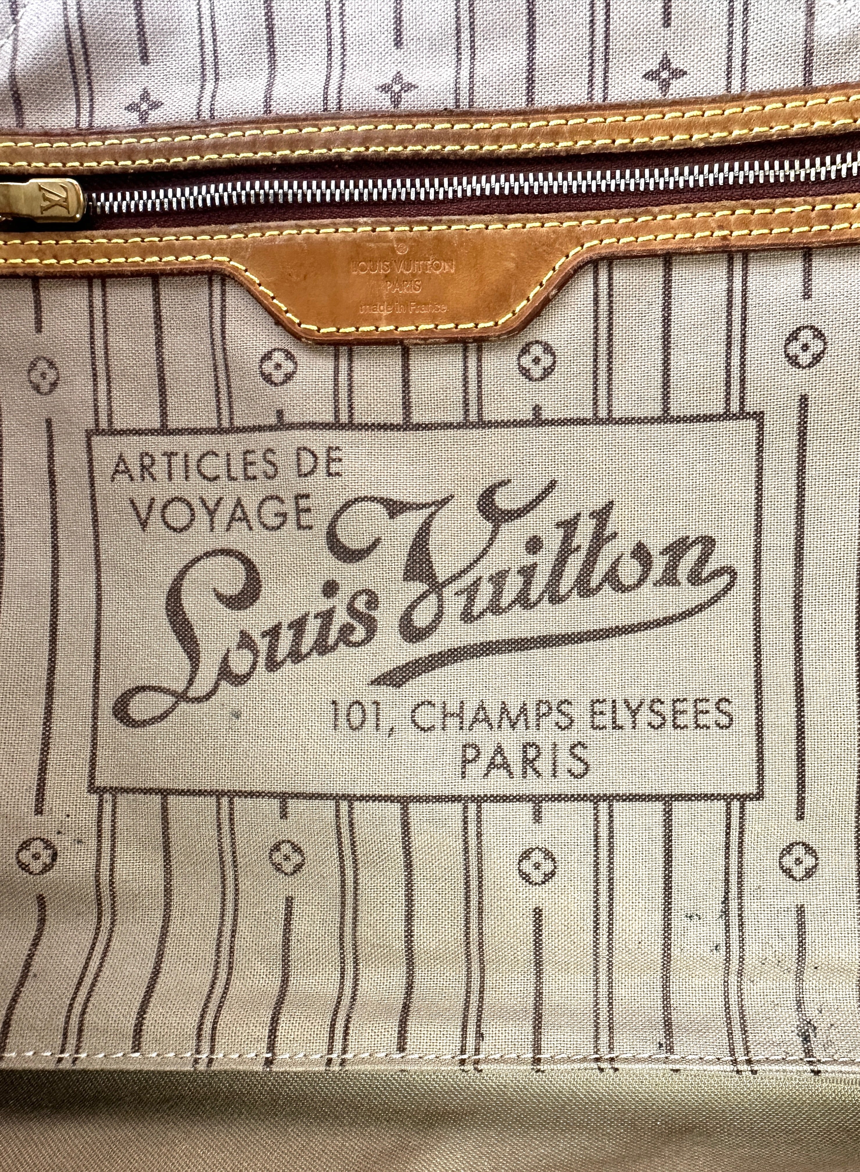 Louis Vuitton Neverfull Monogram Canvas Shoulder Bag LV2622