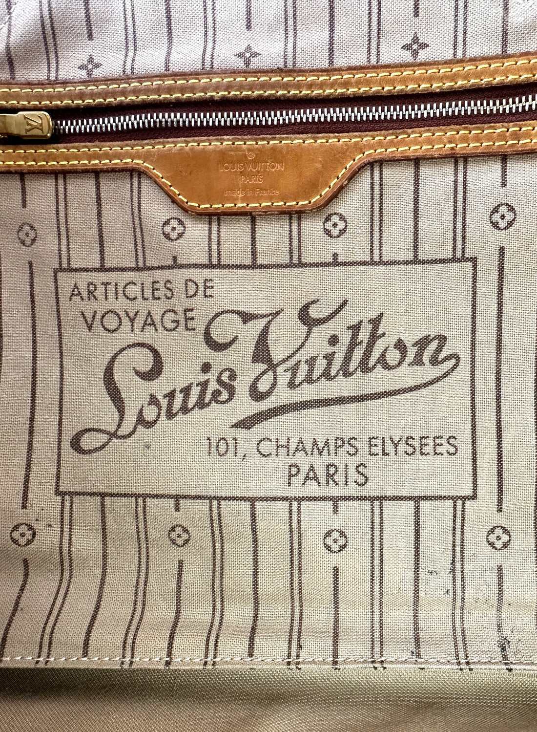 Louis Vuitton Neverfull Monogram Canvas Shoulder Bag LV2622