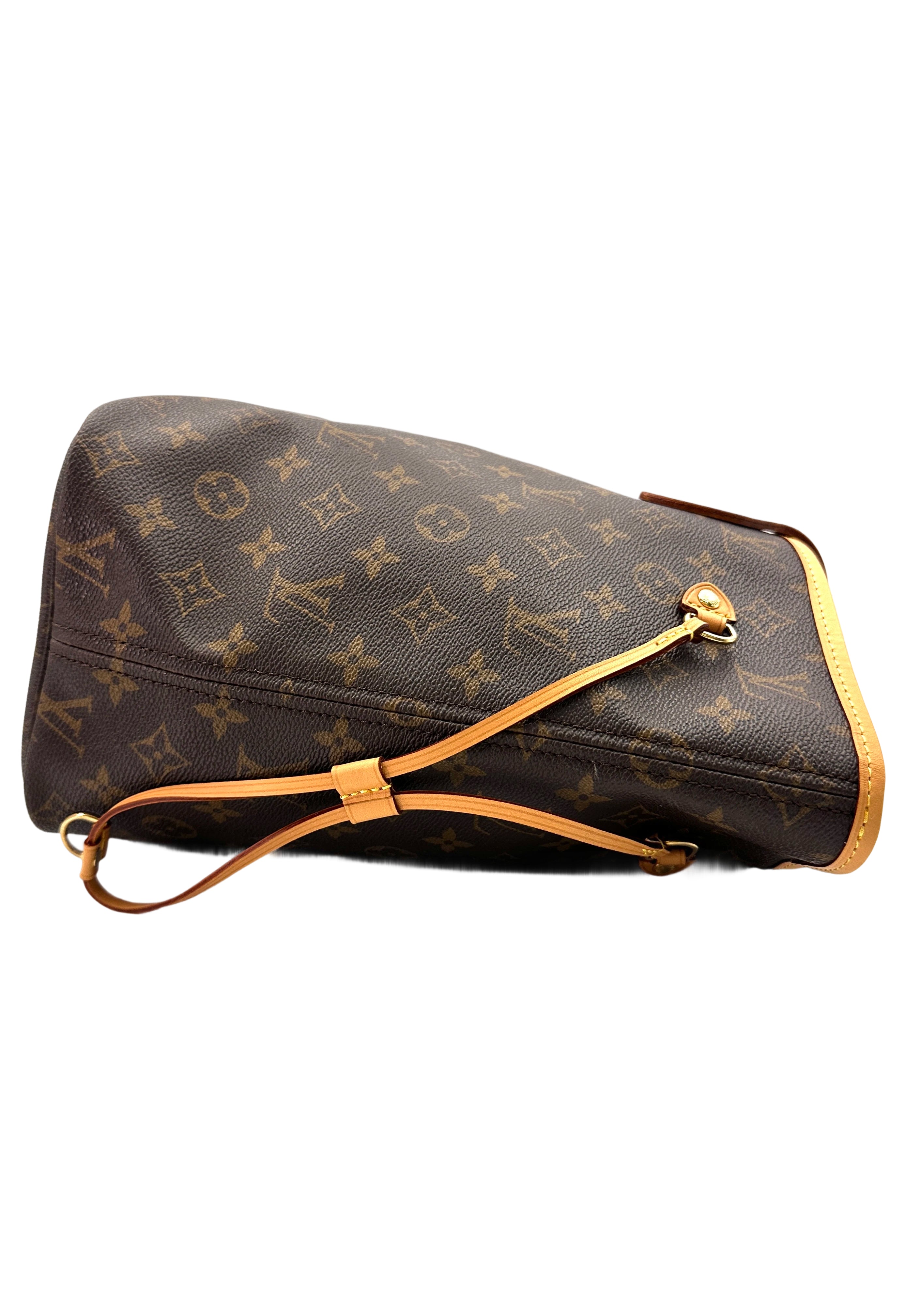 Louis Vuitton Neverfull Monogram Canvas Shoulder Bag LV2626