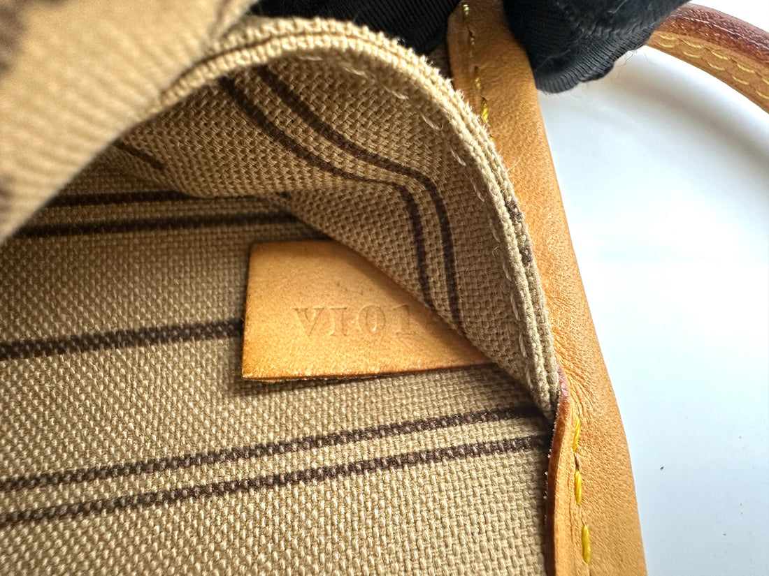 Louis Vuitton Neverfull Monogram Canvas Shoulder Bag LV2626