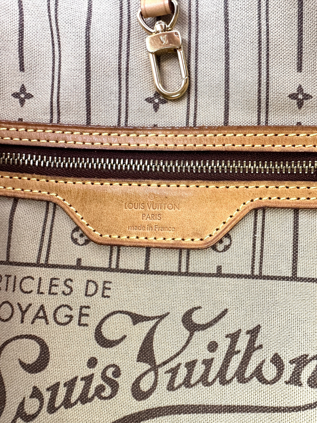 Louis Vuitton Neverfull Monogram Canvas Shoulder Bag LV2625