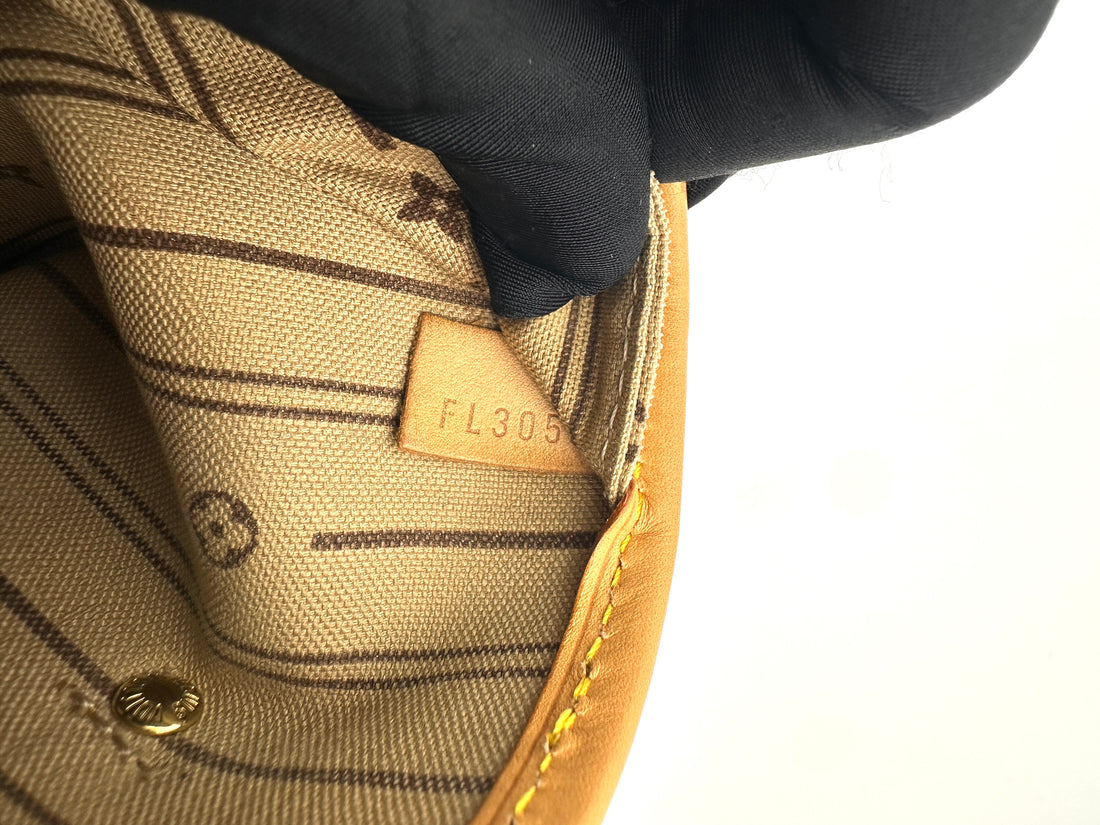 Louis Vuitton Neverfull Monogram Canvas Shoulder Bag LV2625