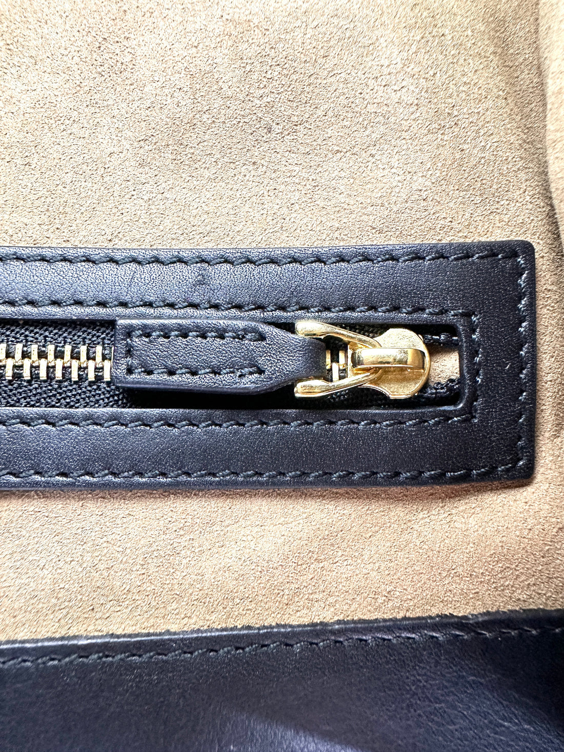 Gucci Padlock GG Supreme Top Handle Bag GG912