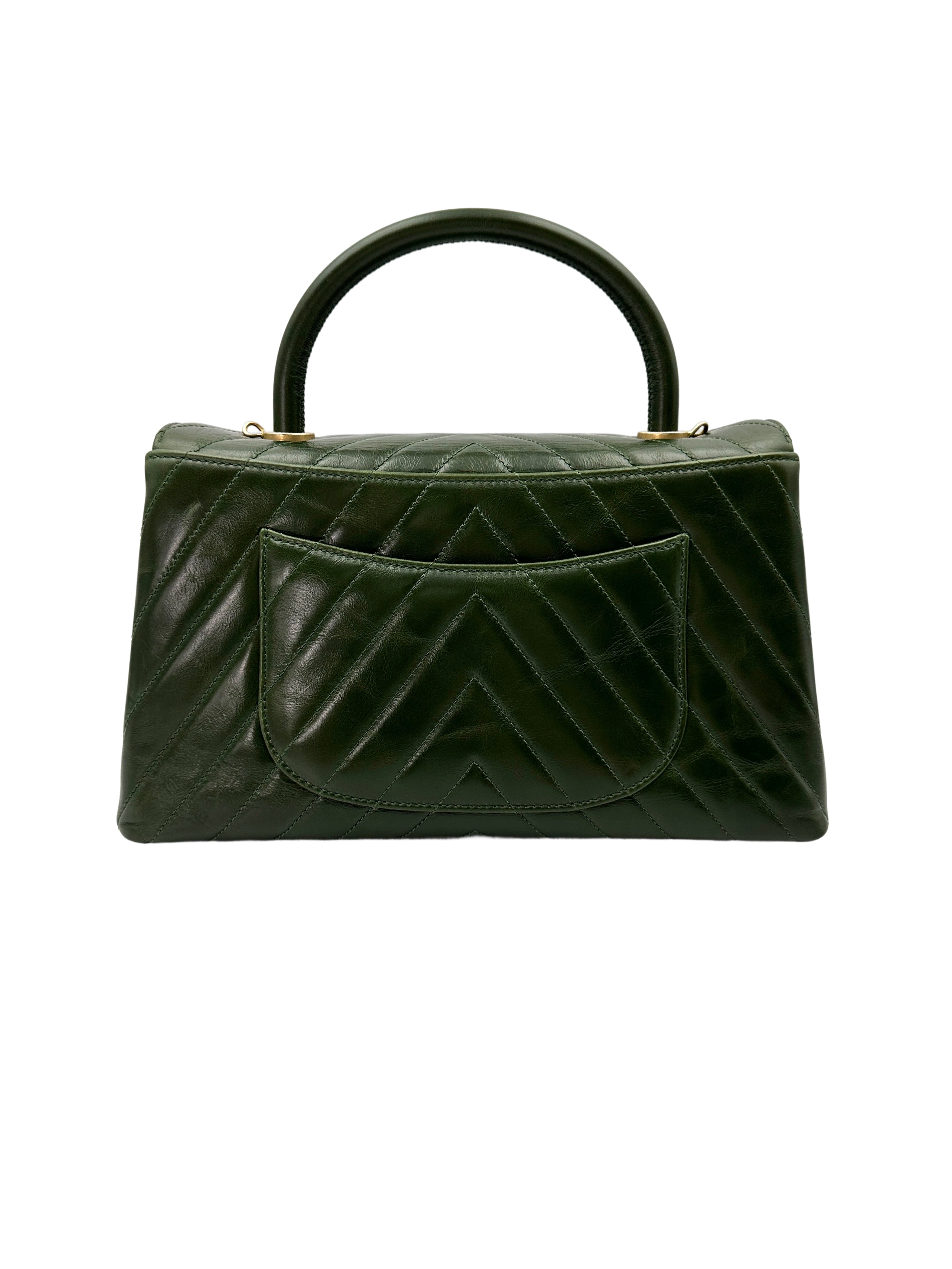 Chanel CoCo Handle Green Chevron Quilted Leather Medium Size Handle Bag With Gold Buckle(24***96) C1888