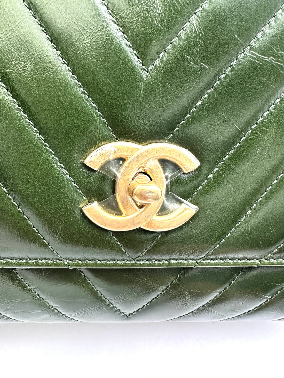 Chanel CoCo Handle Green Chevron Quilted Leather Medium Size Handle Bag With Gold Buckle(24***96) C1888