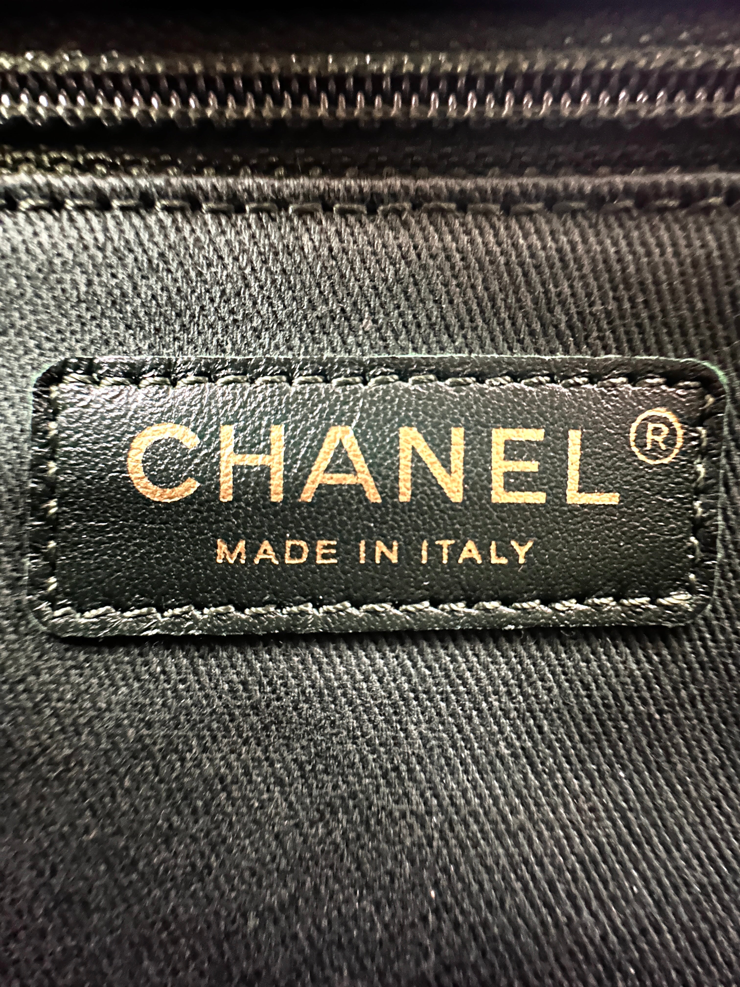 Chanel CoCo Handle Green Chevron Quilted Leather Medium Size Handle Bag With Gold Buckle(24***96) C1888