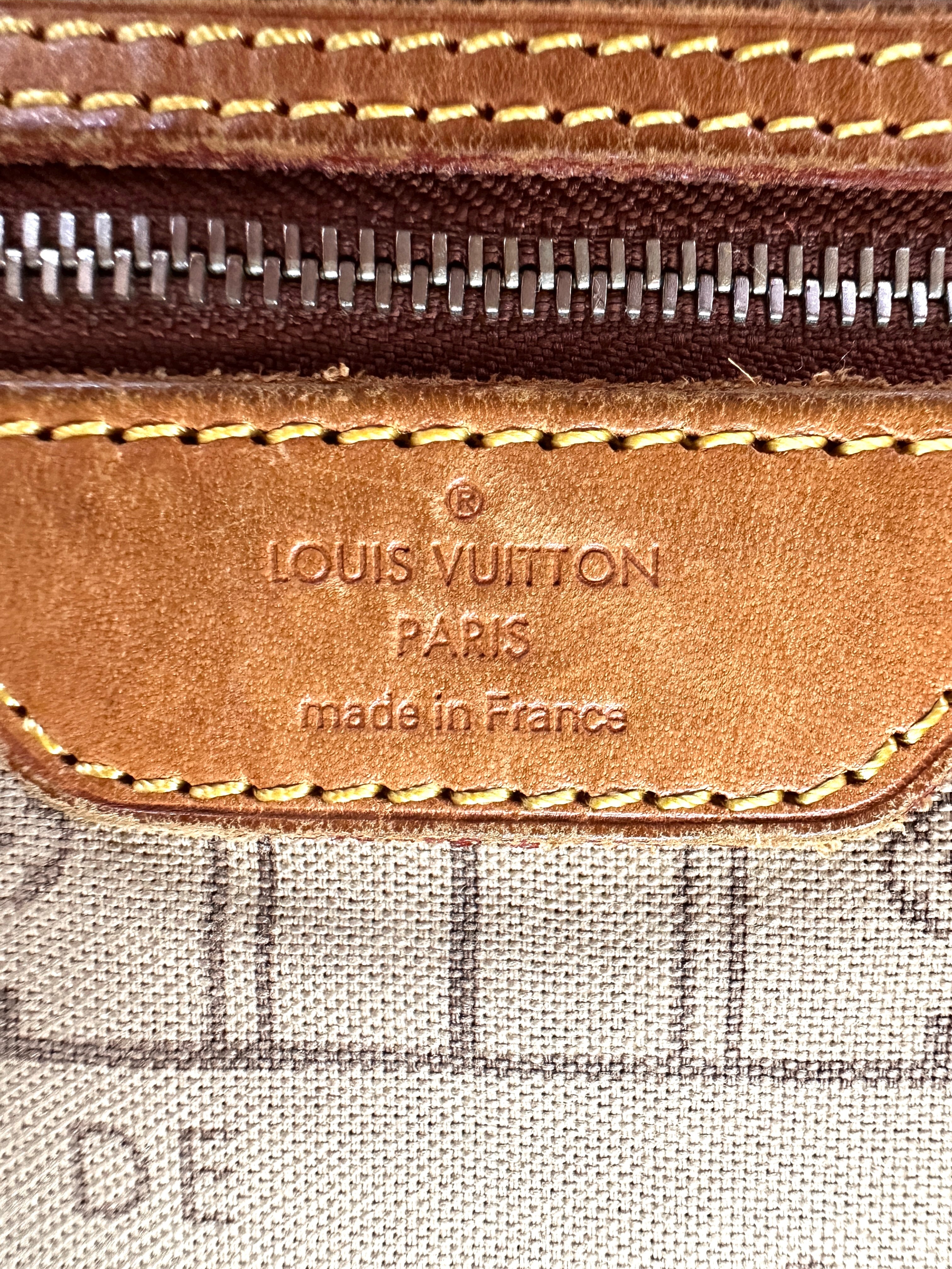Louis Vuitton Neverfull Monogram Canvas Shoulder Bag LV2623
