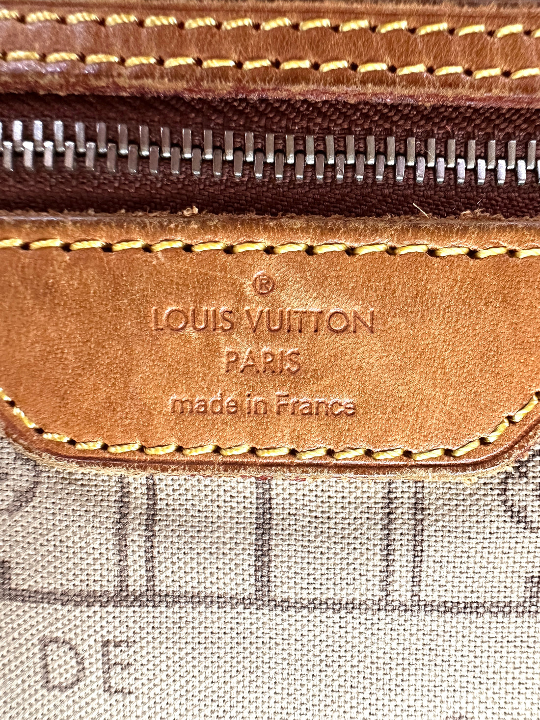 Louis Vuitton Neverfull Monogram Canvas Shoulder Bag LV2623