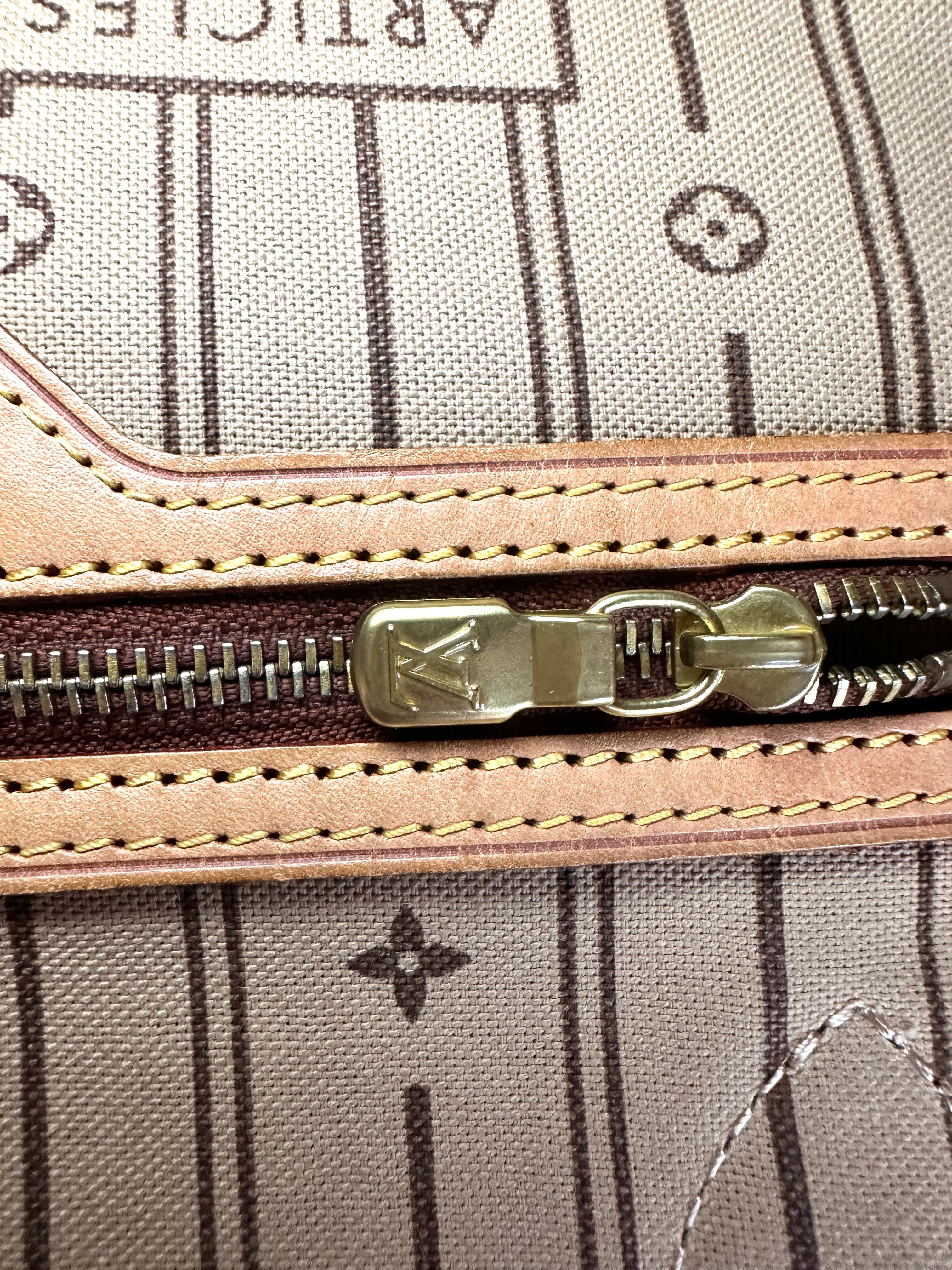 Louis Vuitton Neverfull Monogram Canvas Shoulder Bag LV2631