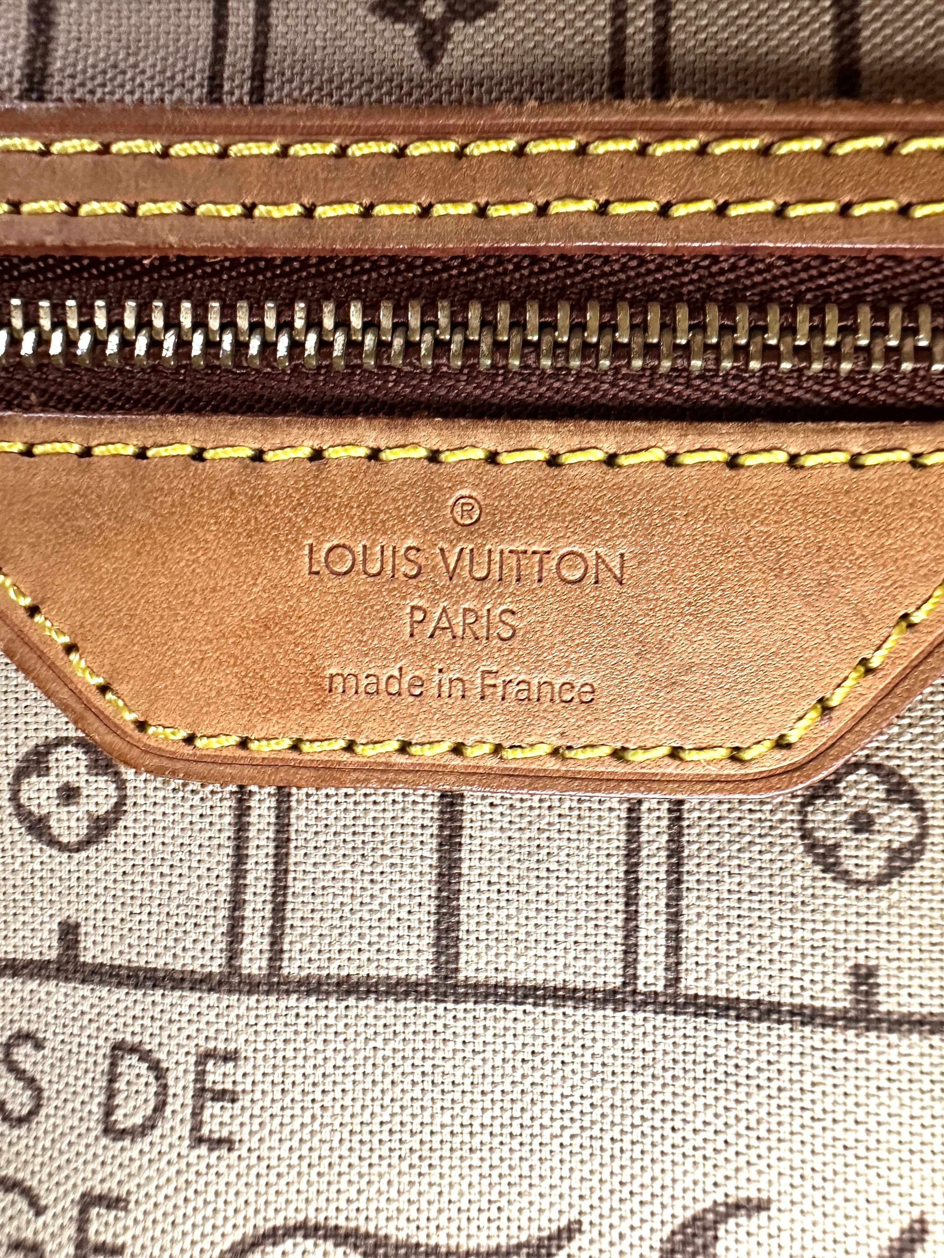Louis Vuitton Neverfull Monogram Canvas Shoulder Bag LV2632