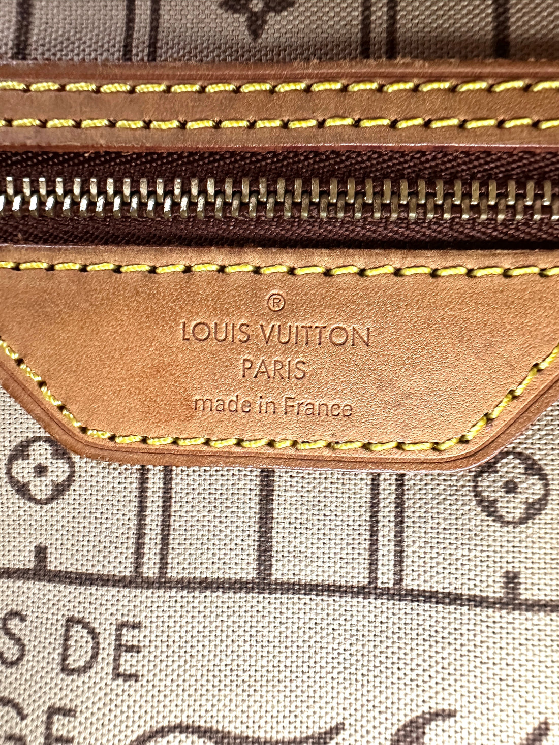 Louis Vuitton Neverfull Monogram Canvas Shoulder Bag LV2632