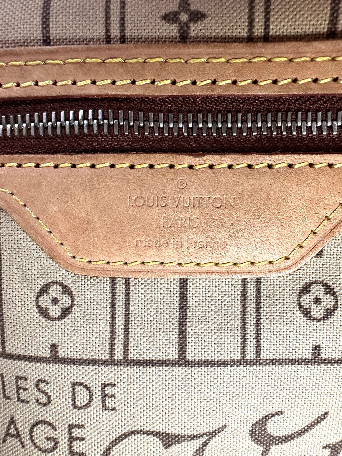 Louis Vuitton Neverfull Monogram Canvas Shoulder Bag LV2633