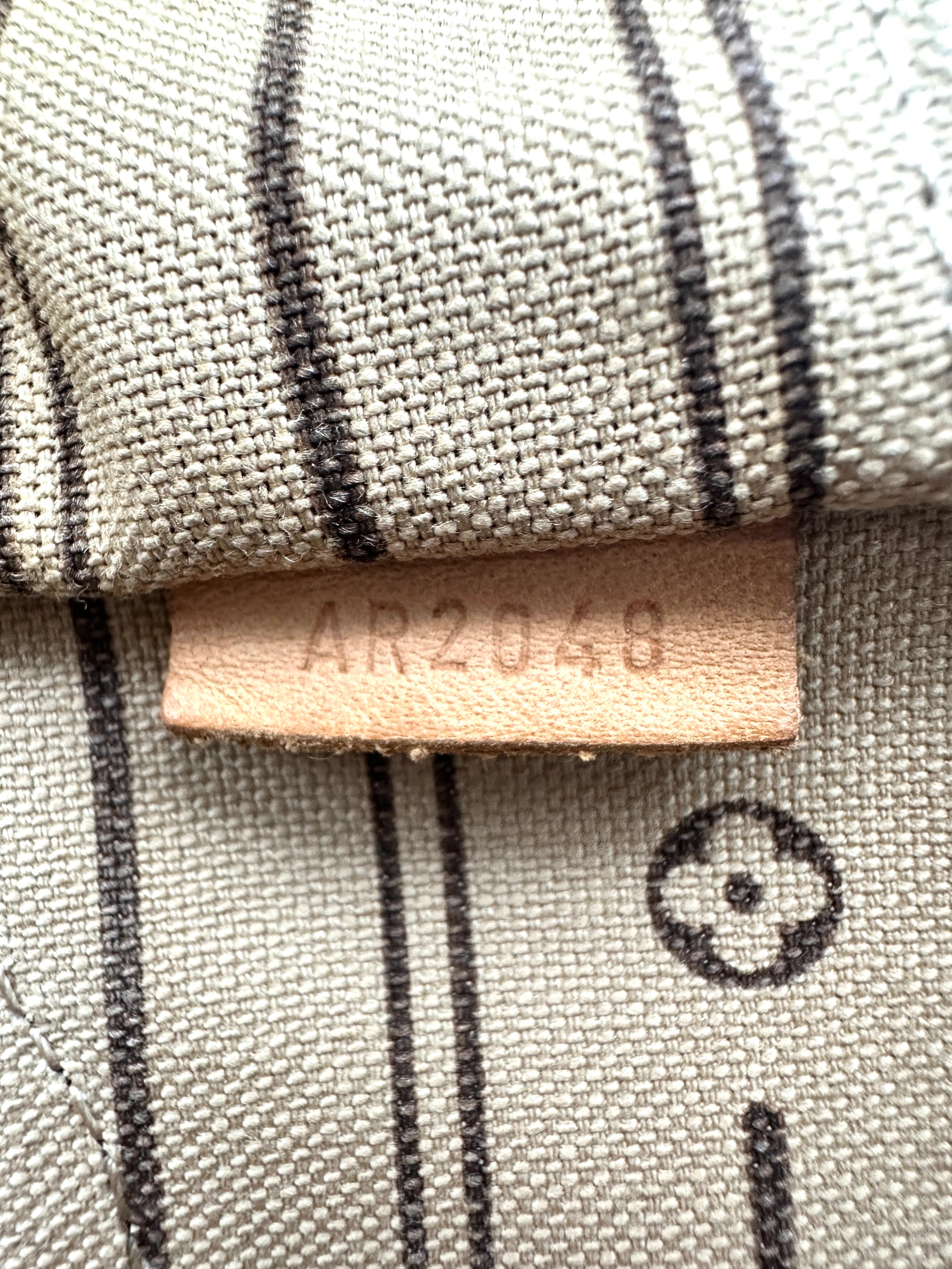 Louis Vuitton Neverfull Monogram Canvas Shoulder Bag LV2633