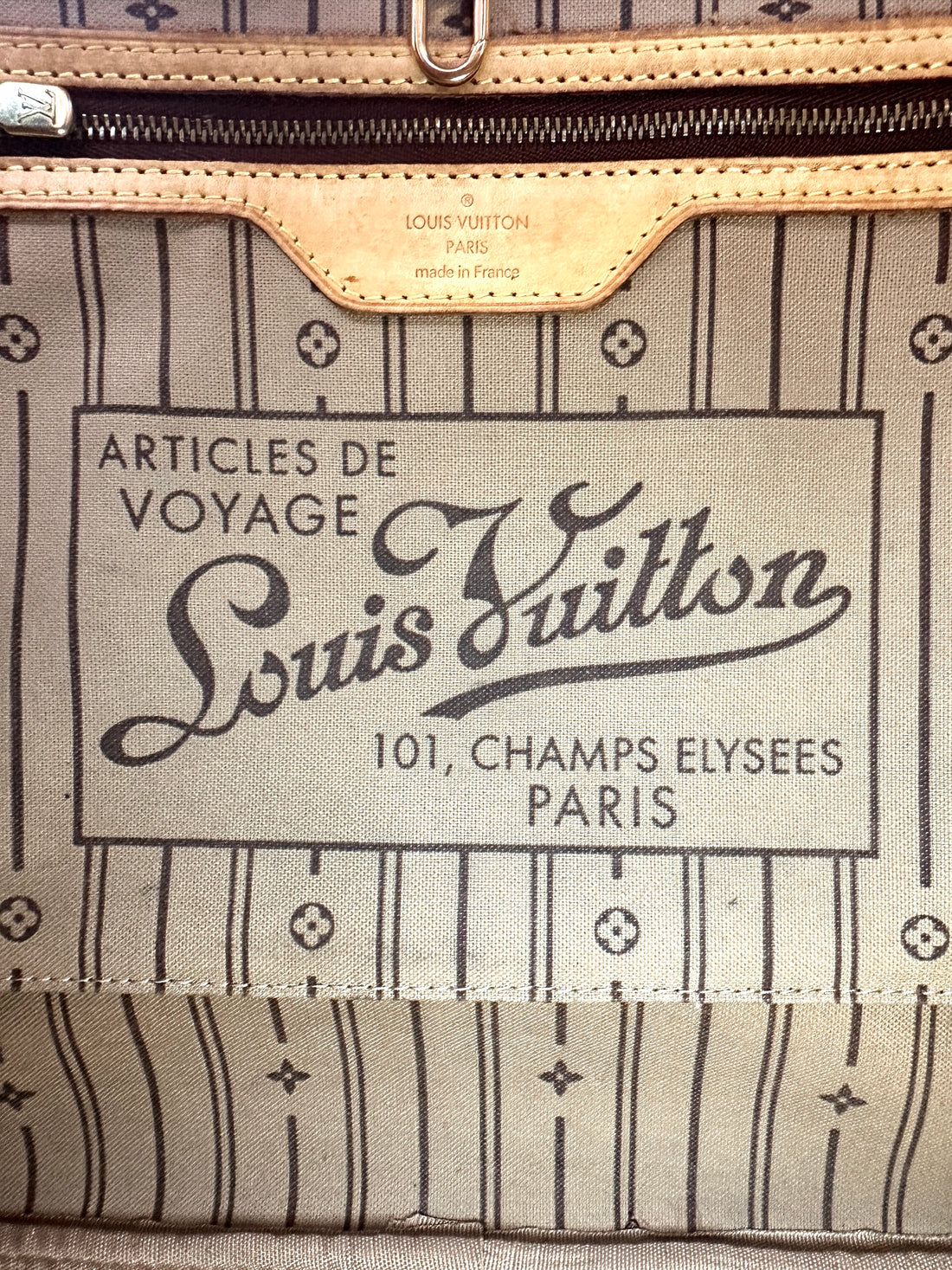 Louis Vuitton Neverfull Monogram Canvas Shoulder Bag LV2645