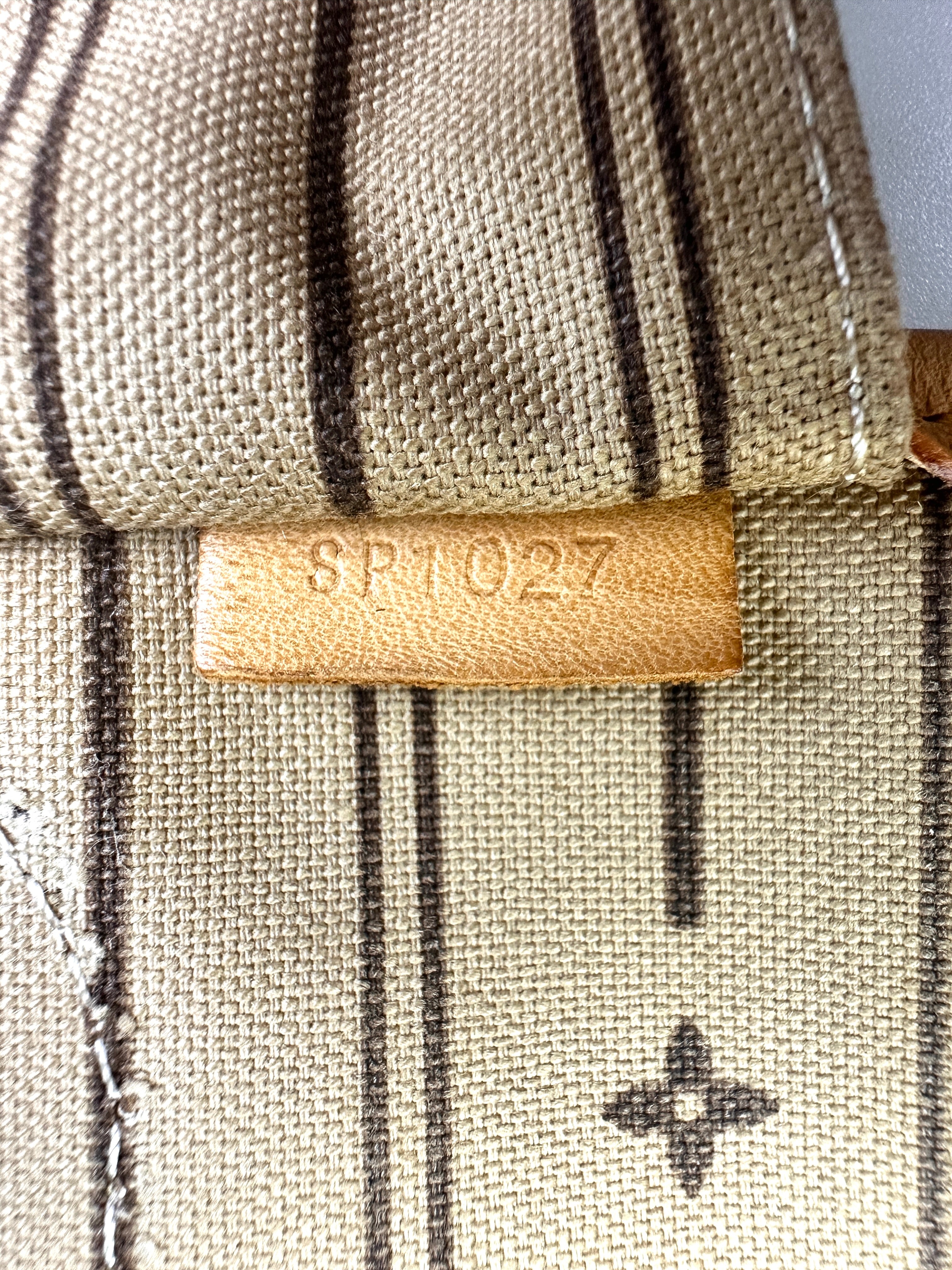 Louis Vuitton Neverfull Monogram Canvas Shoulder Bag LV2645