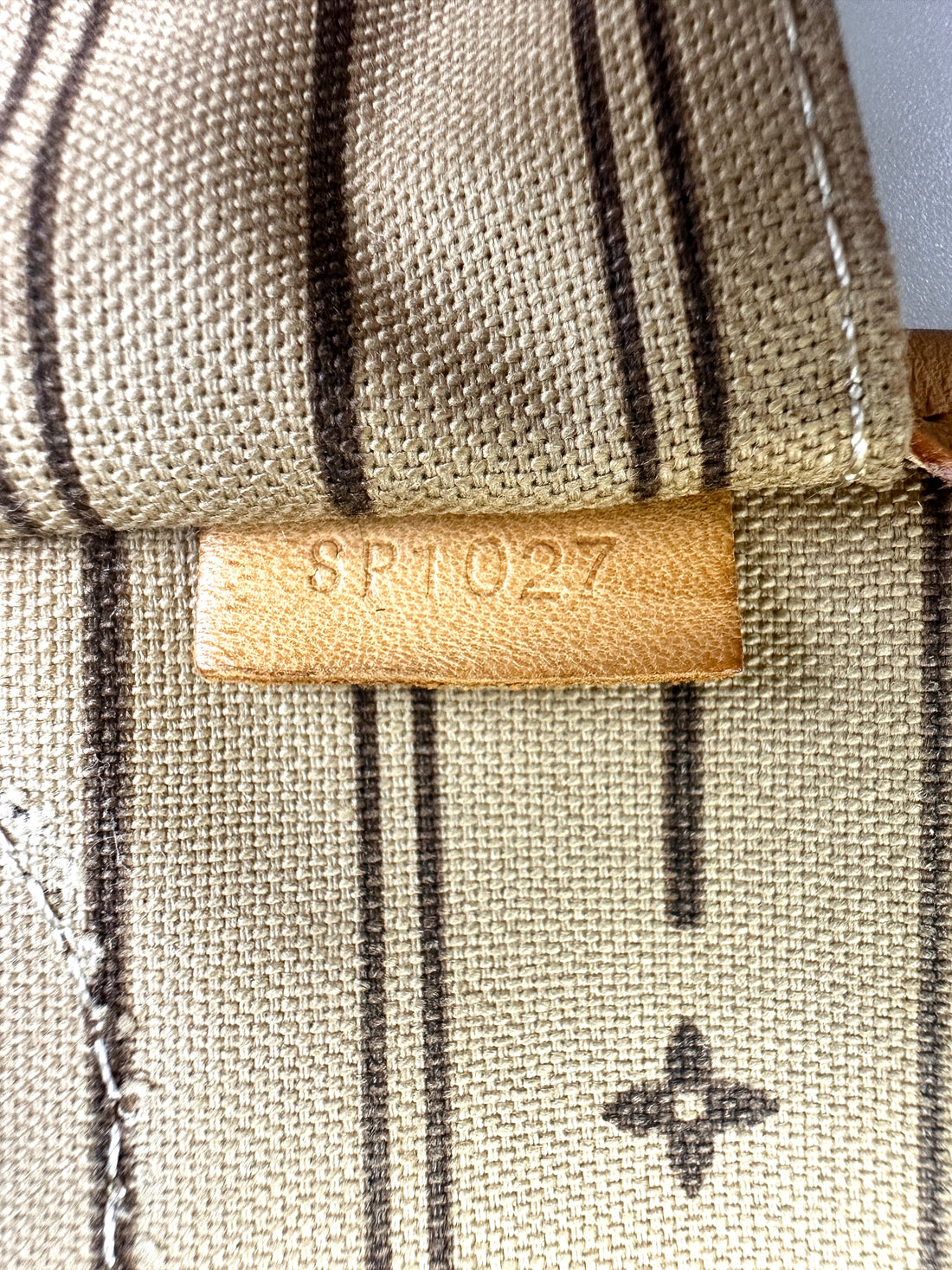 Louis Vuitton Neverfull Monogram Canvas Shoulder Bag LV2645