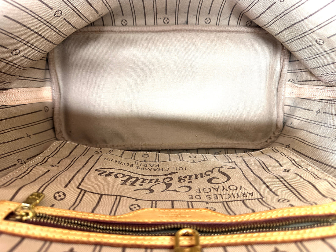 Louis Vuitton Neverfull Monogram Canvas Shoulder Bag LV2647