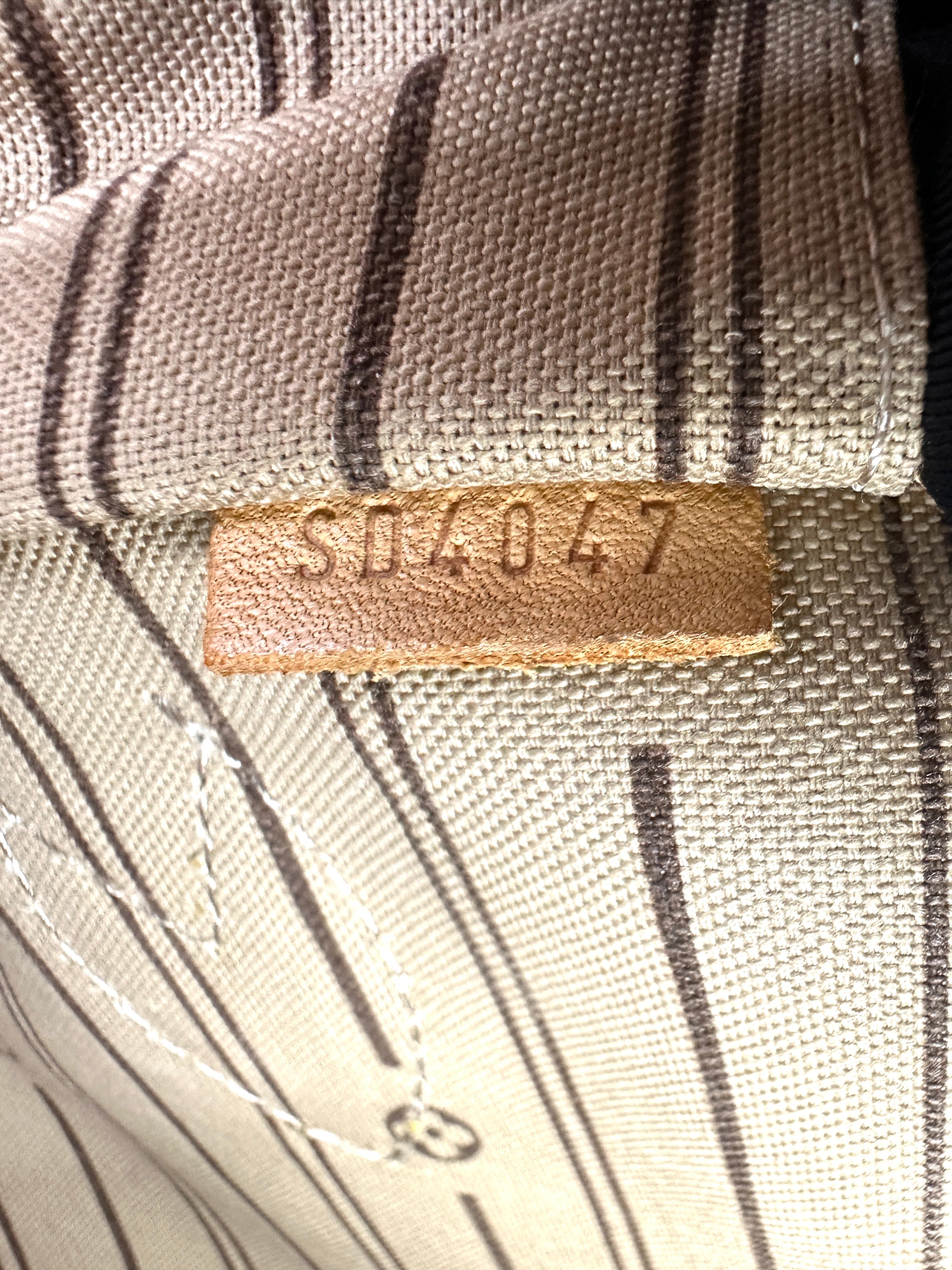 Louis Vuitton Neverfull Monogram Canvas Shoulder Bag LV2647