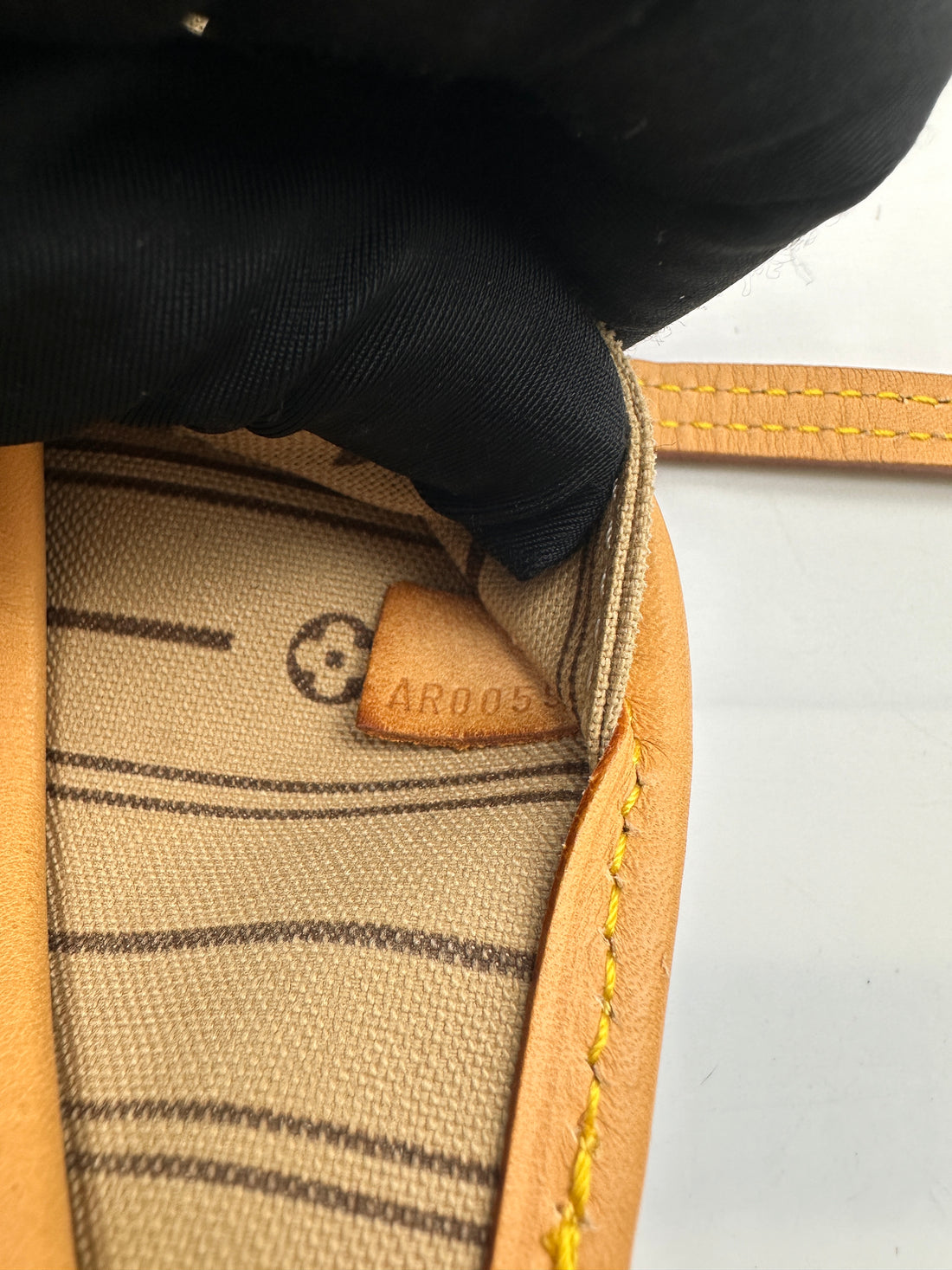 Louis Vuitton Neverfull Monogram Canvas Shoulder Bag LV2648