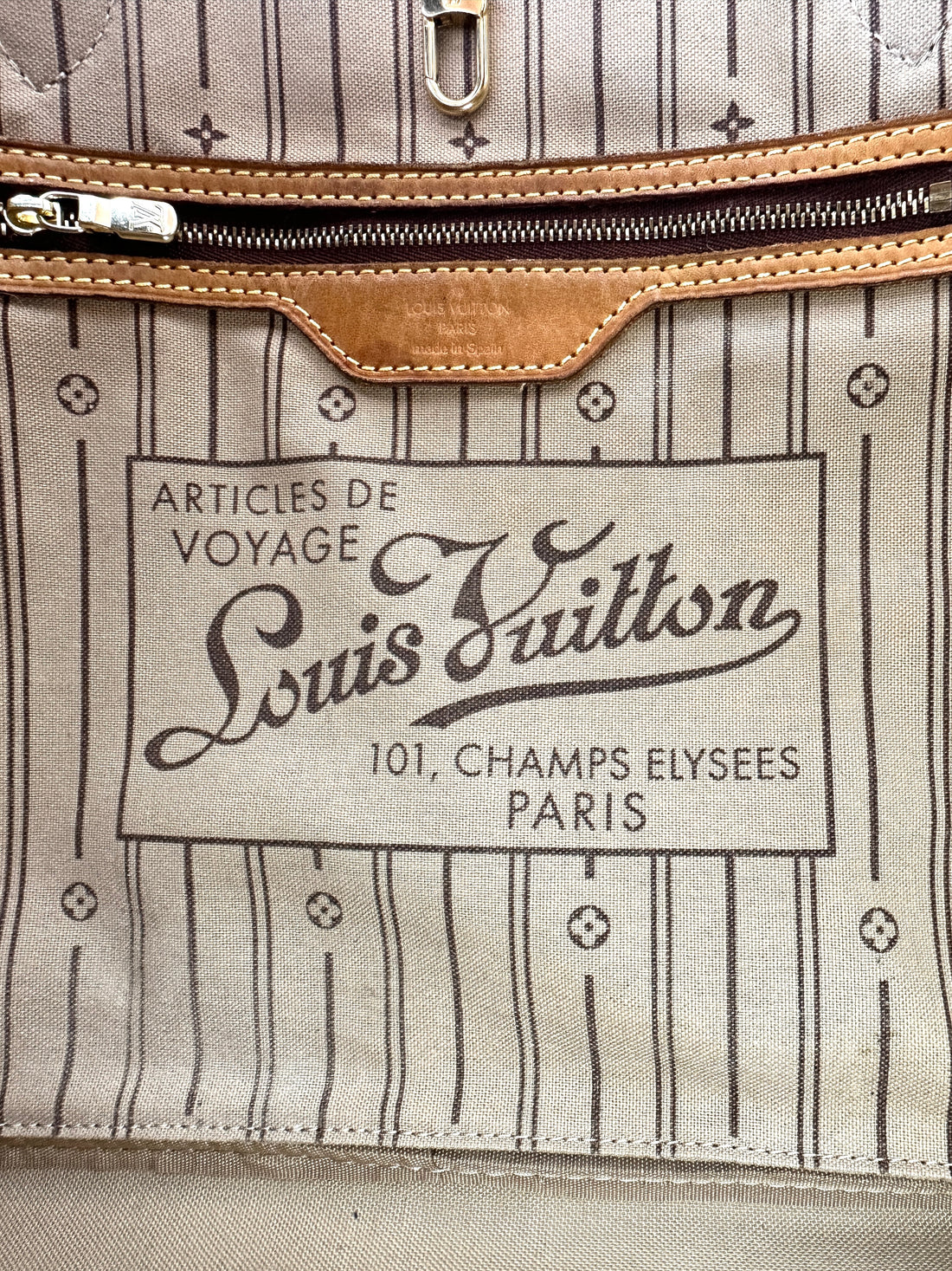 Louis Vuitton Neverfull Monogram Canvas Shoulder Bag LV2649