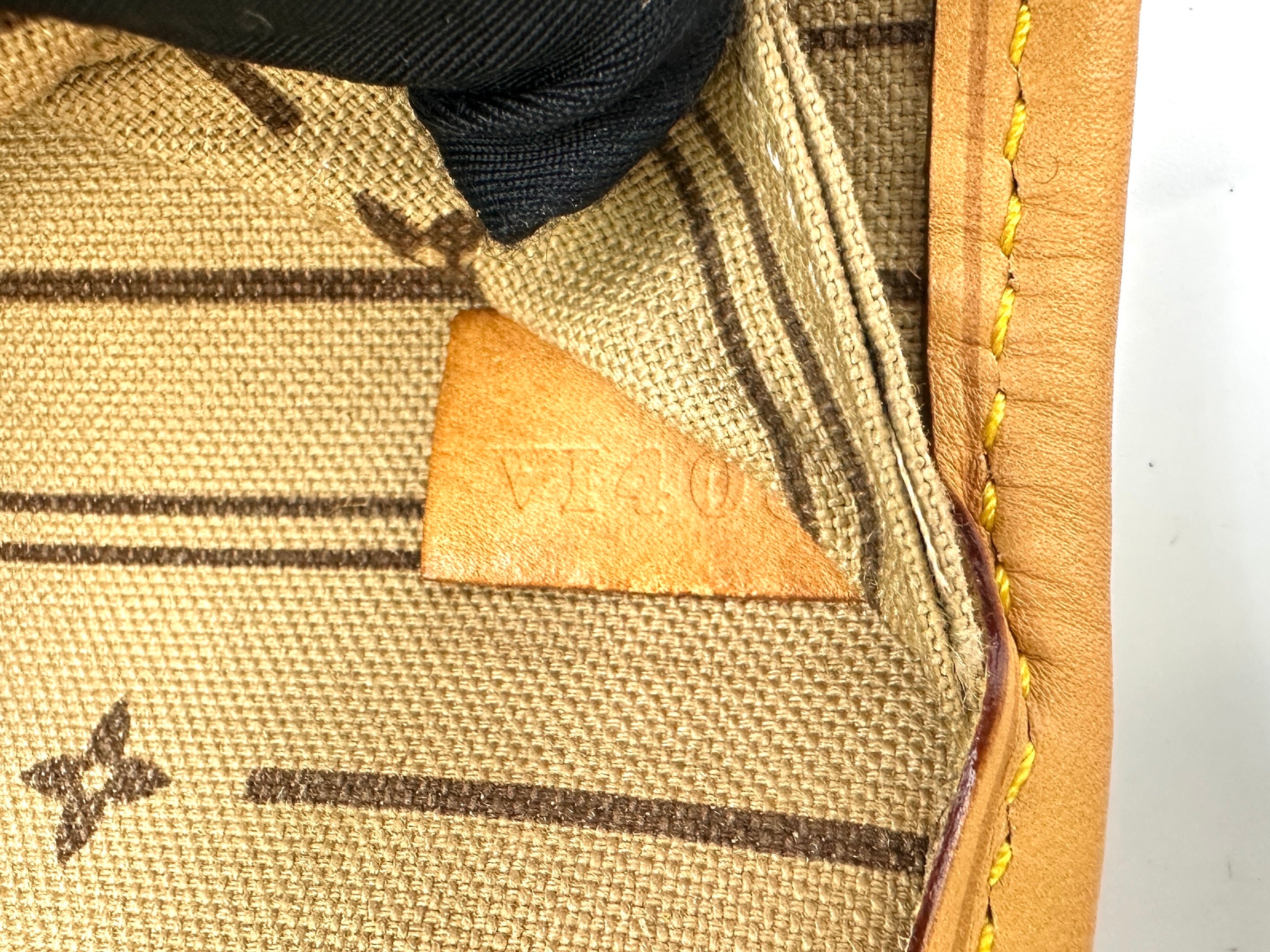 Louis Vuitton Neverfull Monogram Canvas Shoulder Bag LV2649