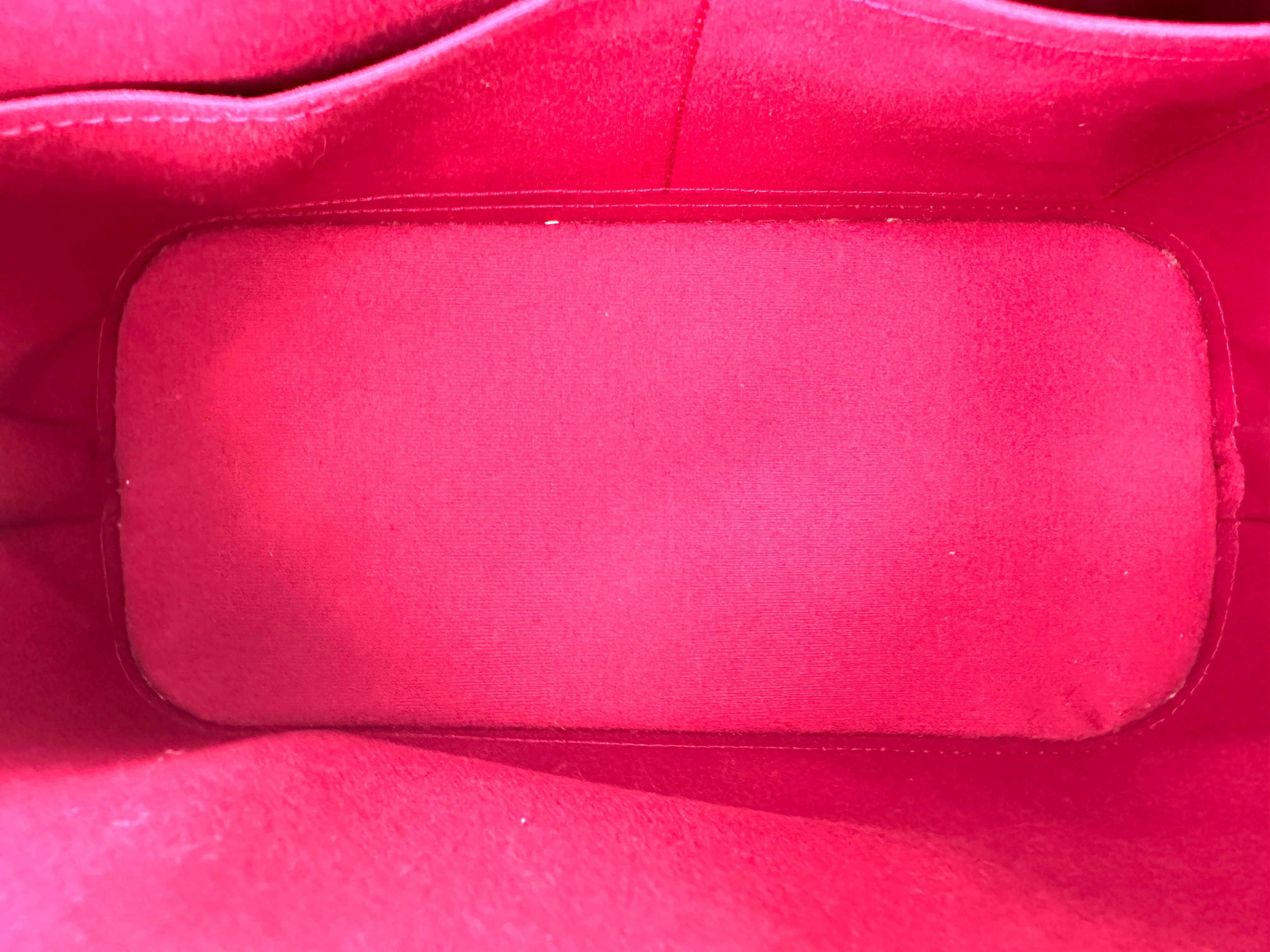 Louis Vuitton Alma Red Monogram Vernis Leather Handle Bag LV2655