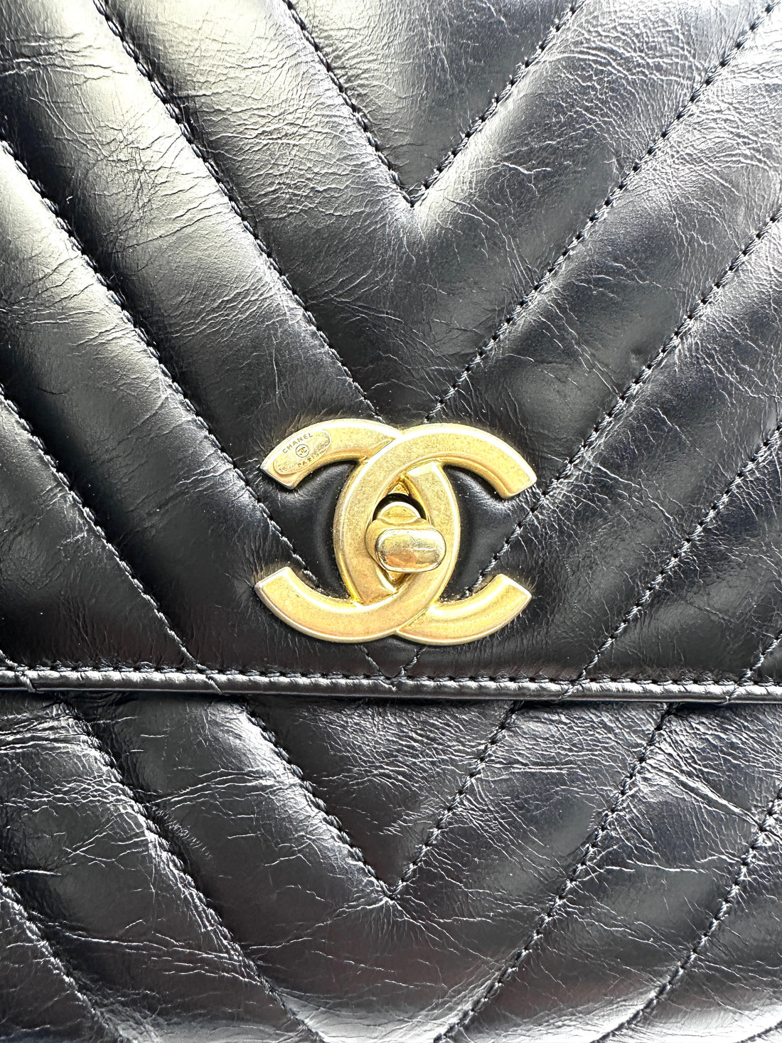 Chanel CoCo Handle Black Chevron Quilted Leather Medium Size Shoulder Bag(25***75) CC1916